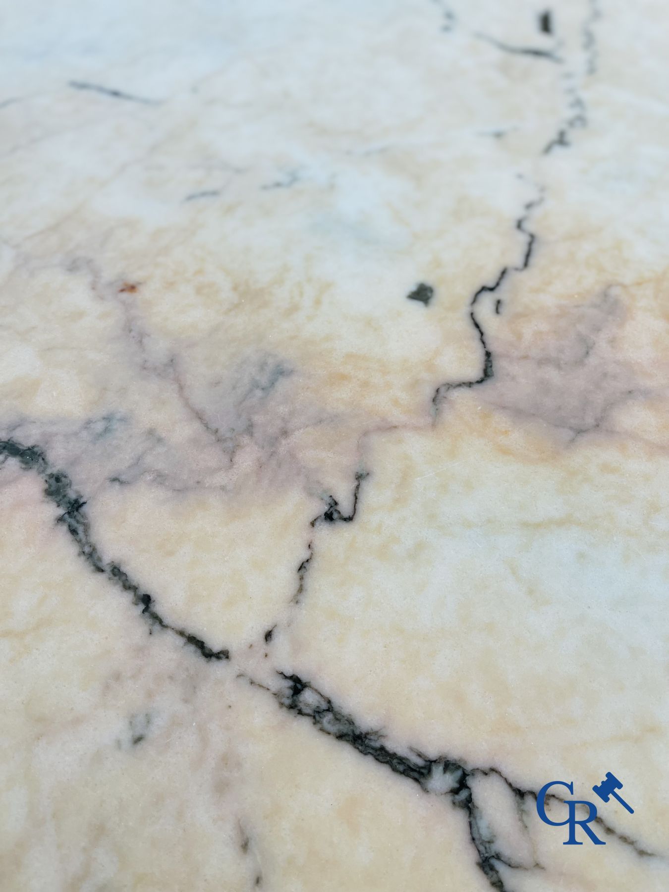 Belgo Chrom: Mooie grote eettafel met marmer blad. Periode 1980.