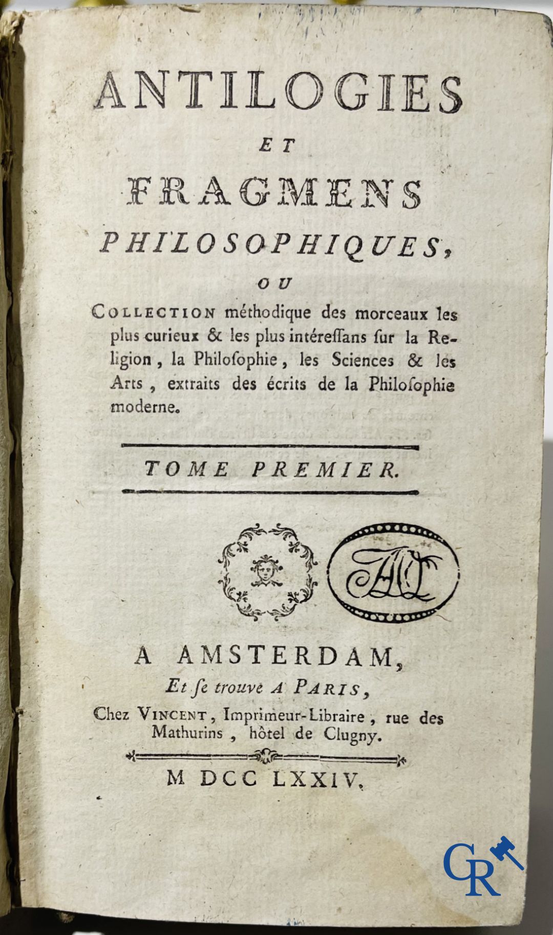 Oude boekdrukken: Abbé de Fontenay (4 volumes) 1774 en Les oeuvres de monsieur de Crébillon (3 volumes) 1754.