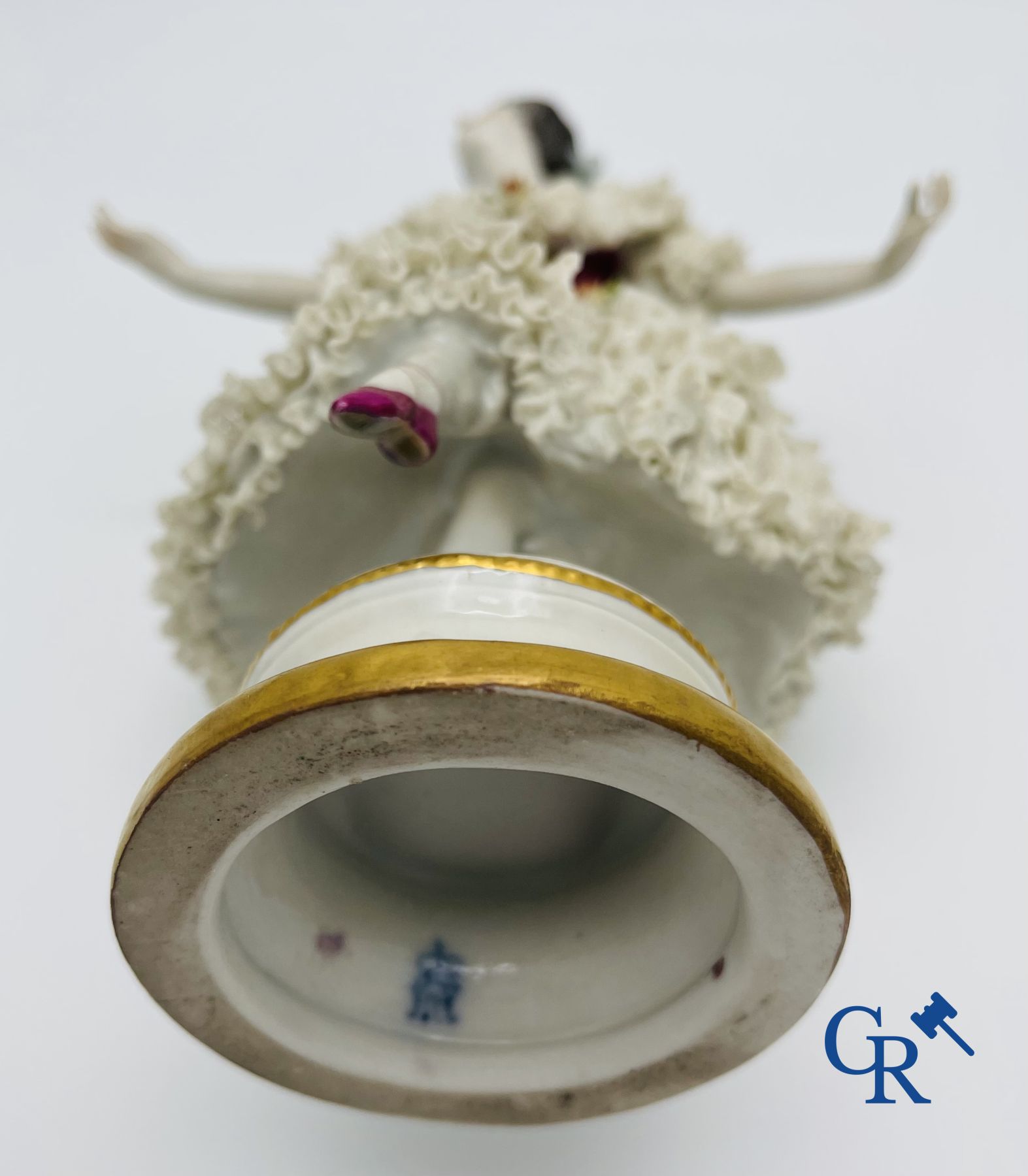 Volkstedt Rudolstadt: 3 dancers in fine porcelain, lace porcelain.