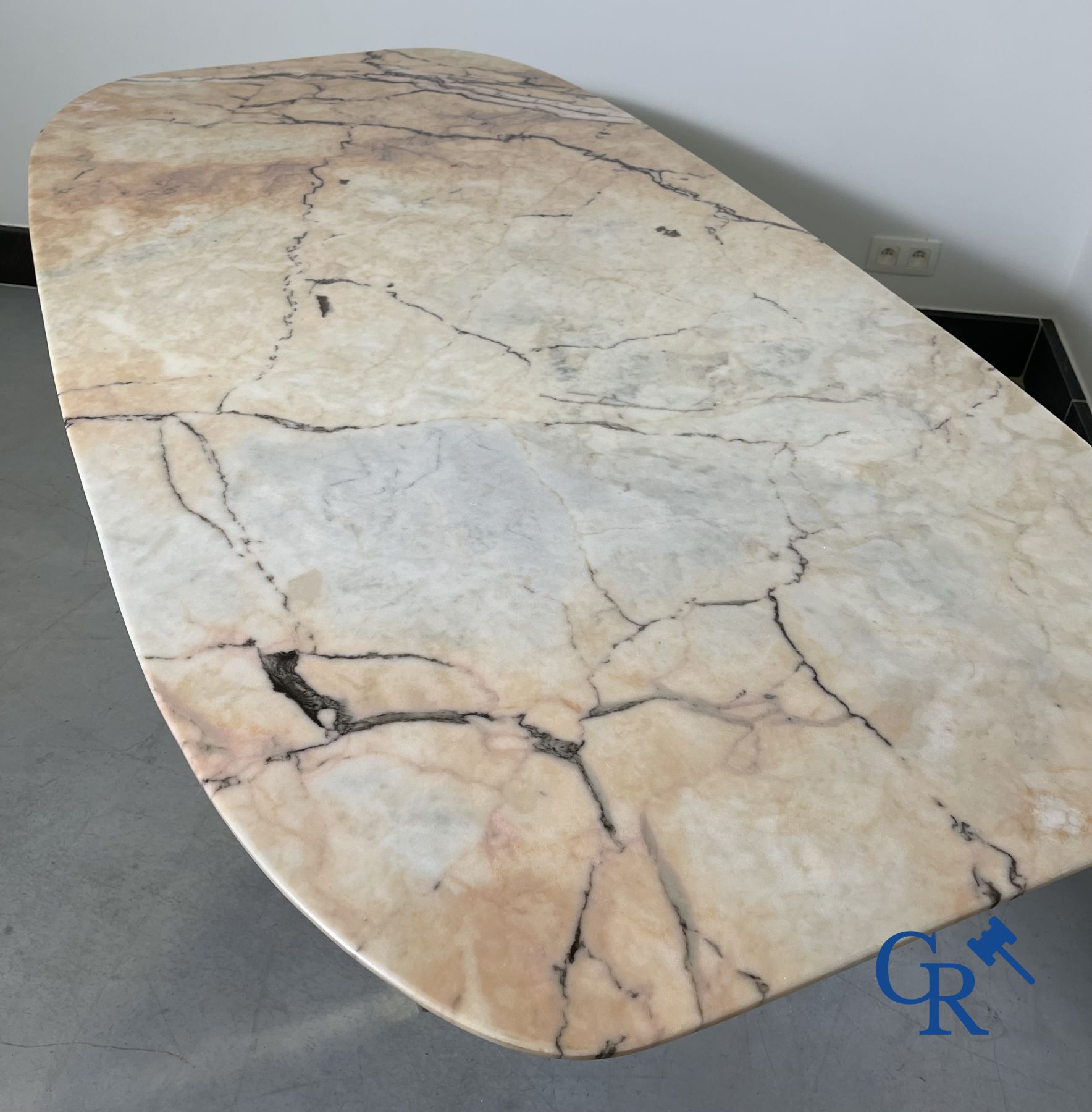 Belgo Chrom: Mooie grote eettafel met marmer blad. Periode 1980.