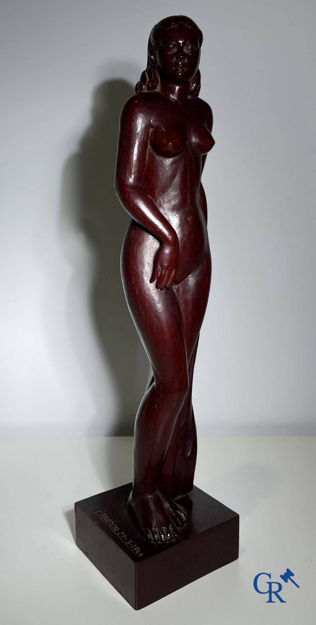 Clément Pardon(*) (Leuven 1901-1979) Sculptuur van een staand naakt in exotisch hout.