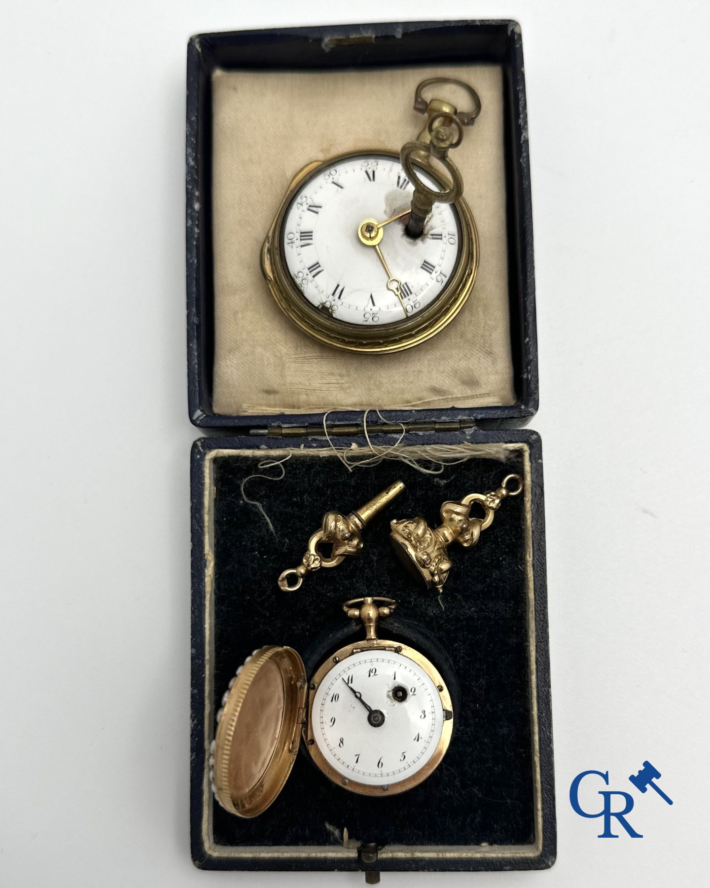 Juwelen-Uurwerken: Belangrijk lot bestaande uit meerdere objecten 18e en 19de eeuw in goud, zilver en metaal.