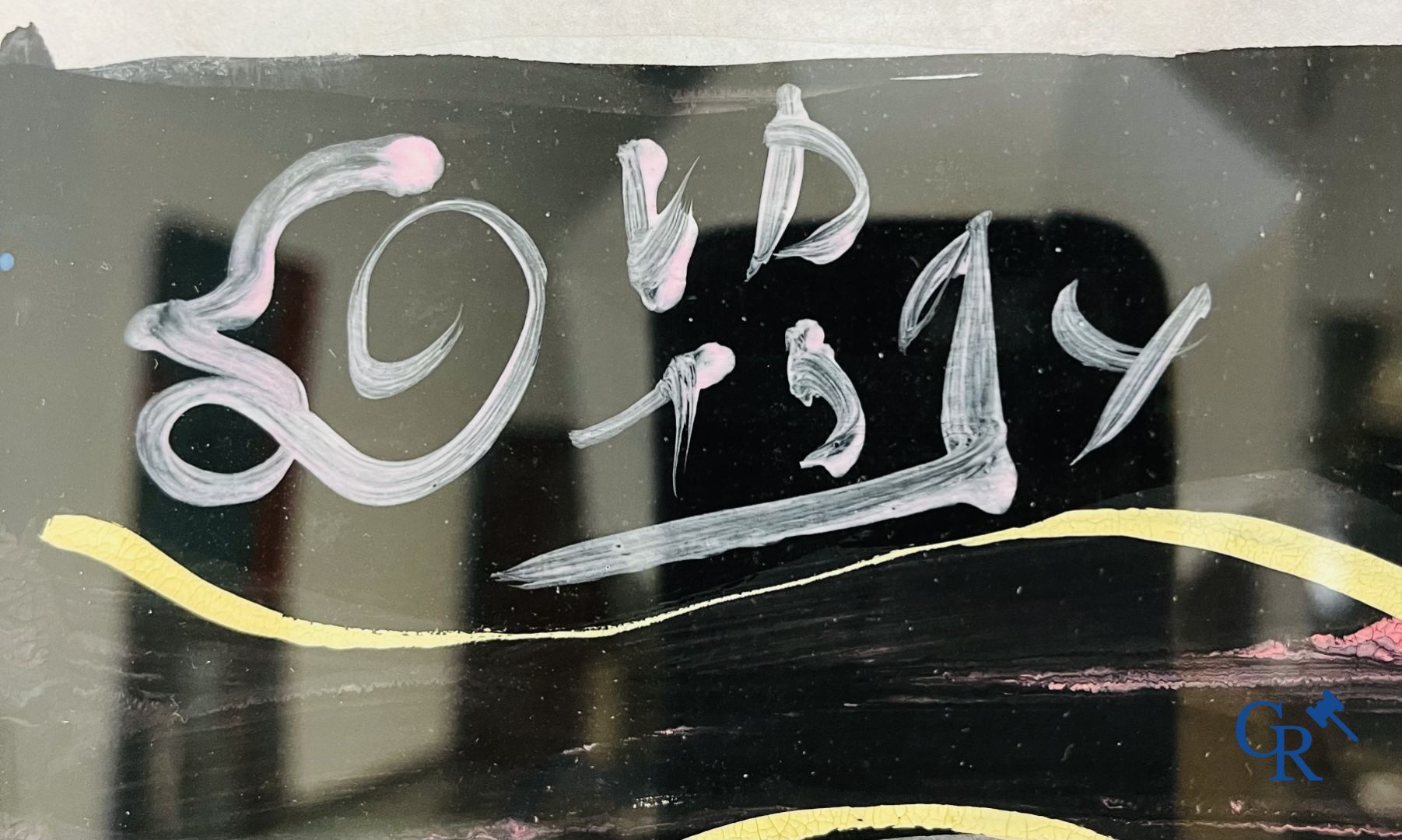 Dimitri Van Coillie: 2 moderne werken olie op papier en een onleesbaar gesigneerde druk op zijde.