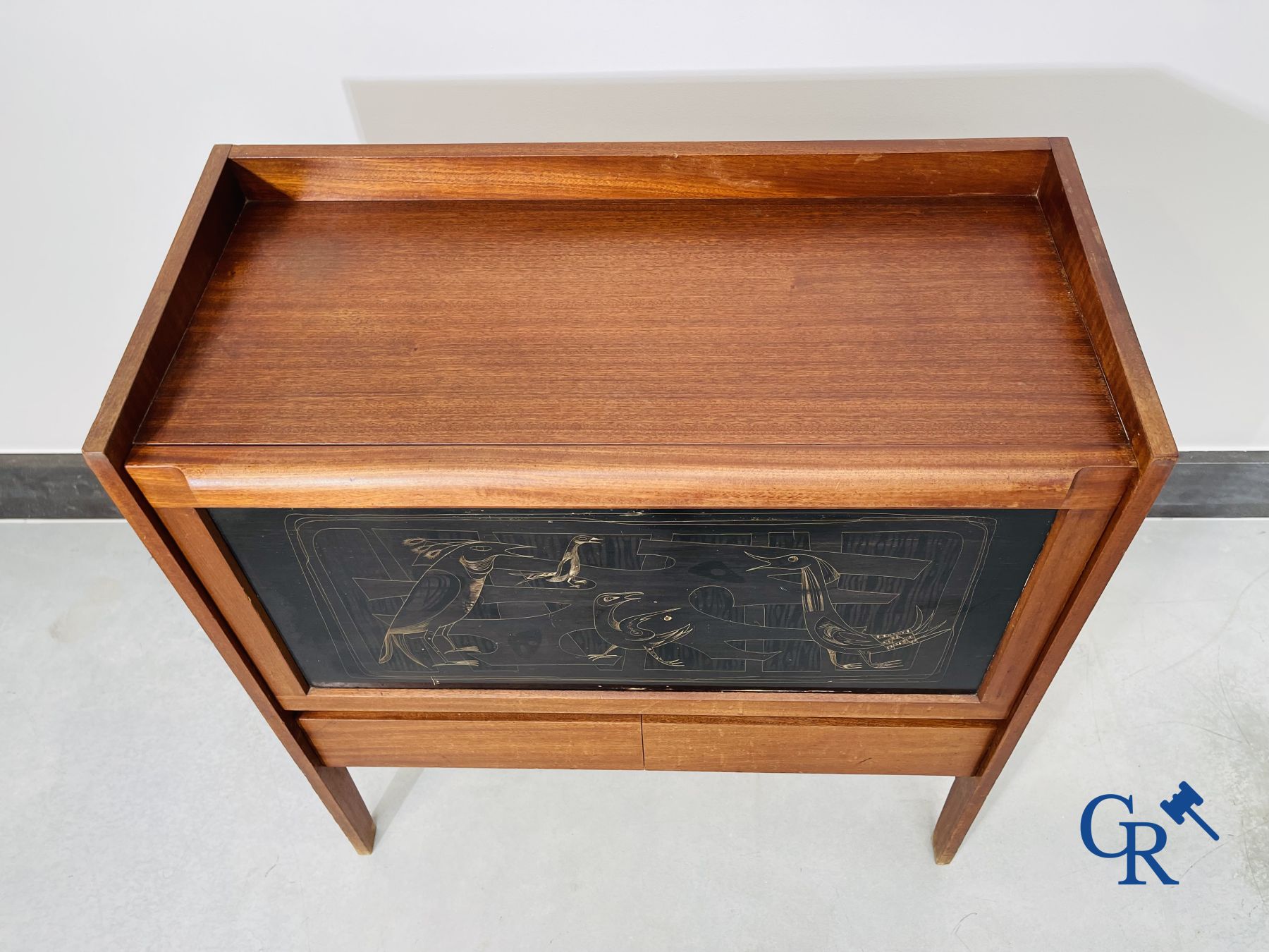 Design: Jaren '50 - 60 bar meubel in exotisch hout met lakwerk.