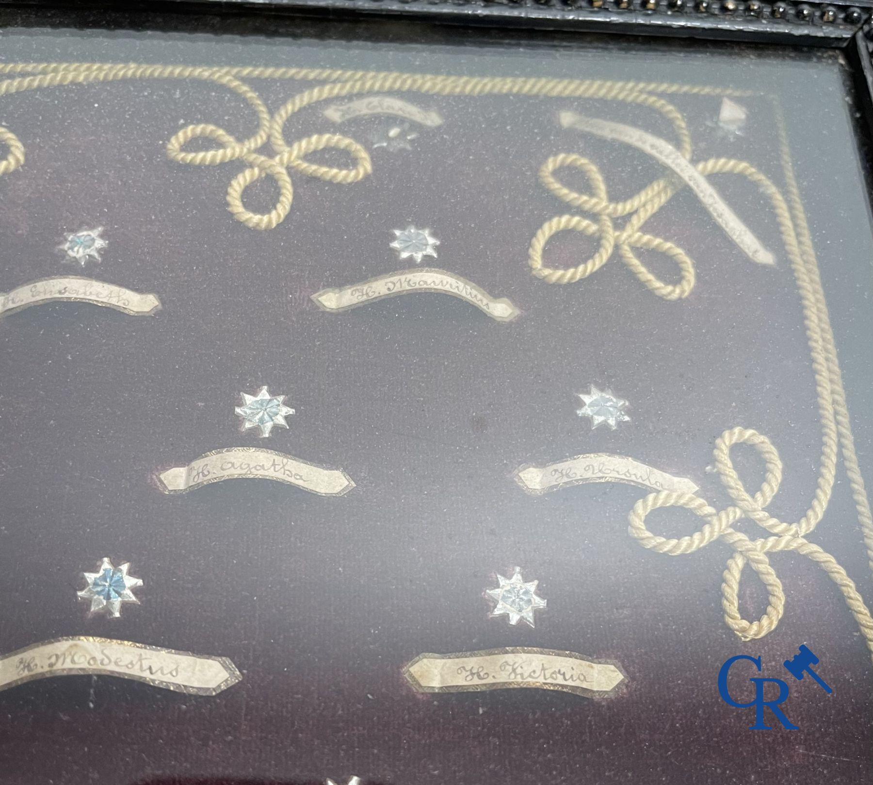 Important relics frame with an oval Agnus-Dei in the middle surrounded by 64 relics. 19th century.