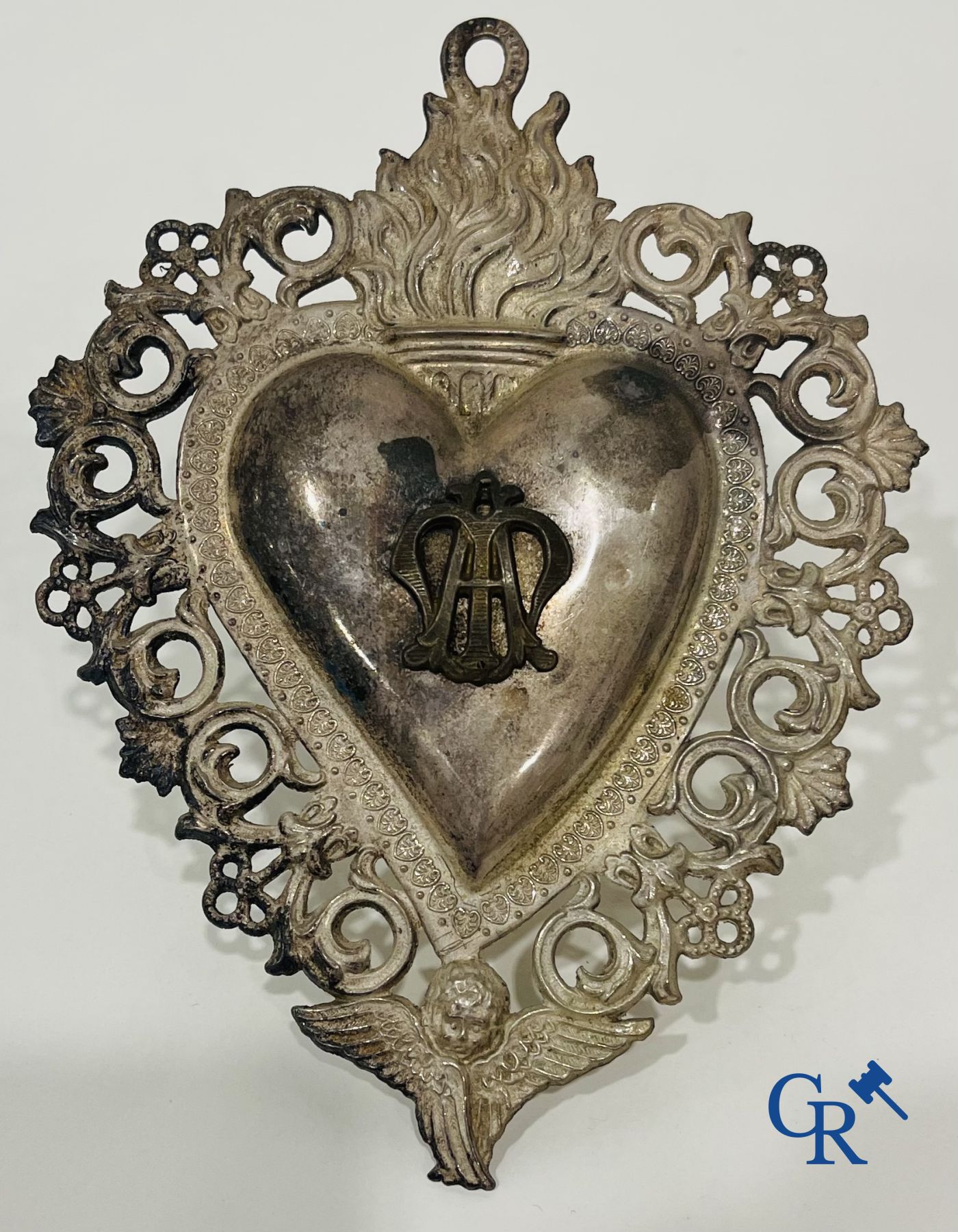 A lot of 9 pieces of various religious objects in silver. 18th-19th century