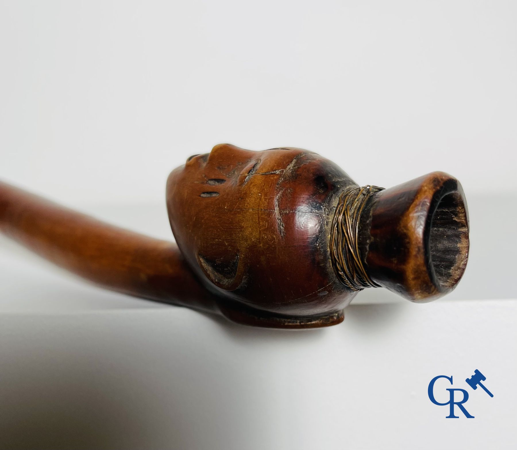 Afrikaanse kunst: Een gesculpteerde houten staf.