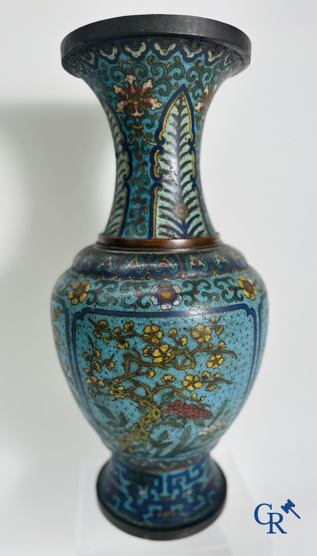 Chinese baluster-shaped vase in bronze and cloisonné. 19th century.