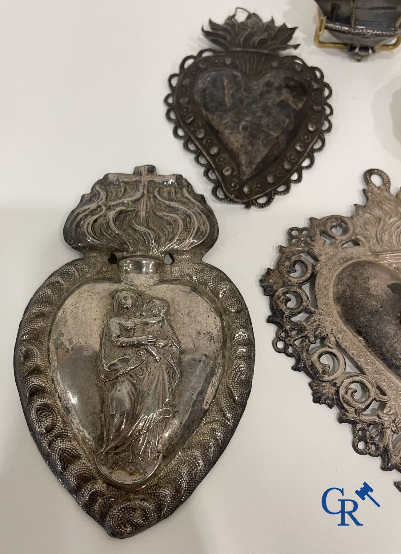 A lot of 9 pieces of various religious objects in silver. 18th-19th century