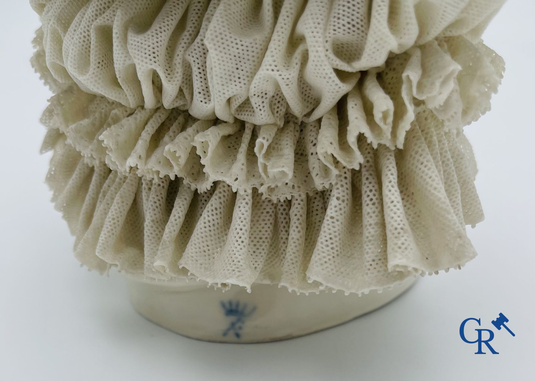 Volkstedt Rudolstadt: 3 dancers in fine porcelain, lace porcelain.