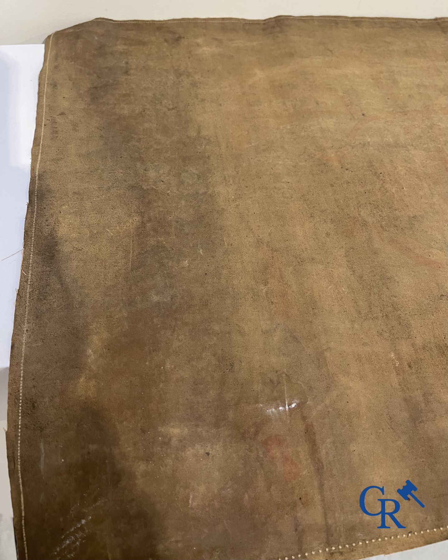 Asian Art: a lot consisting of 4 statues and a thangka.