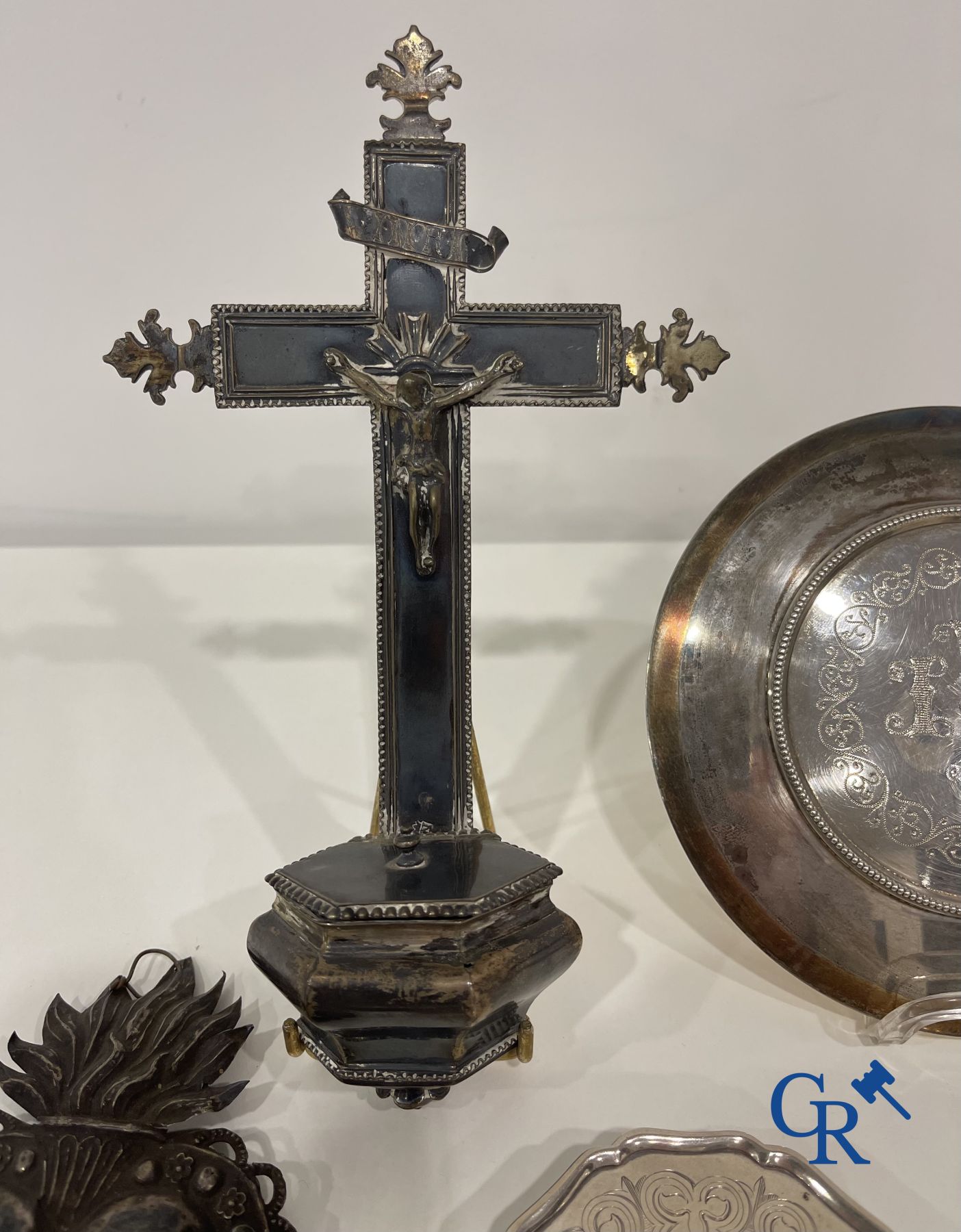 A lot of 9 pieces of various religious objects in silver. 18th-19th century