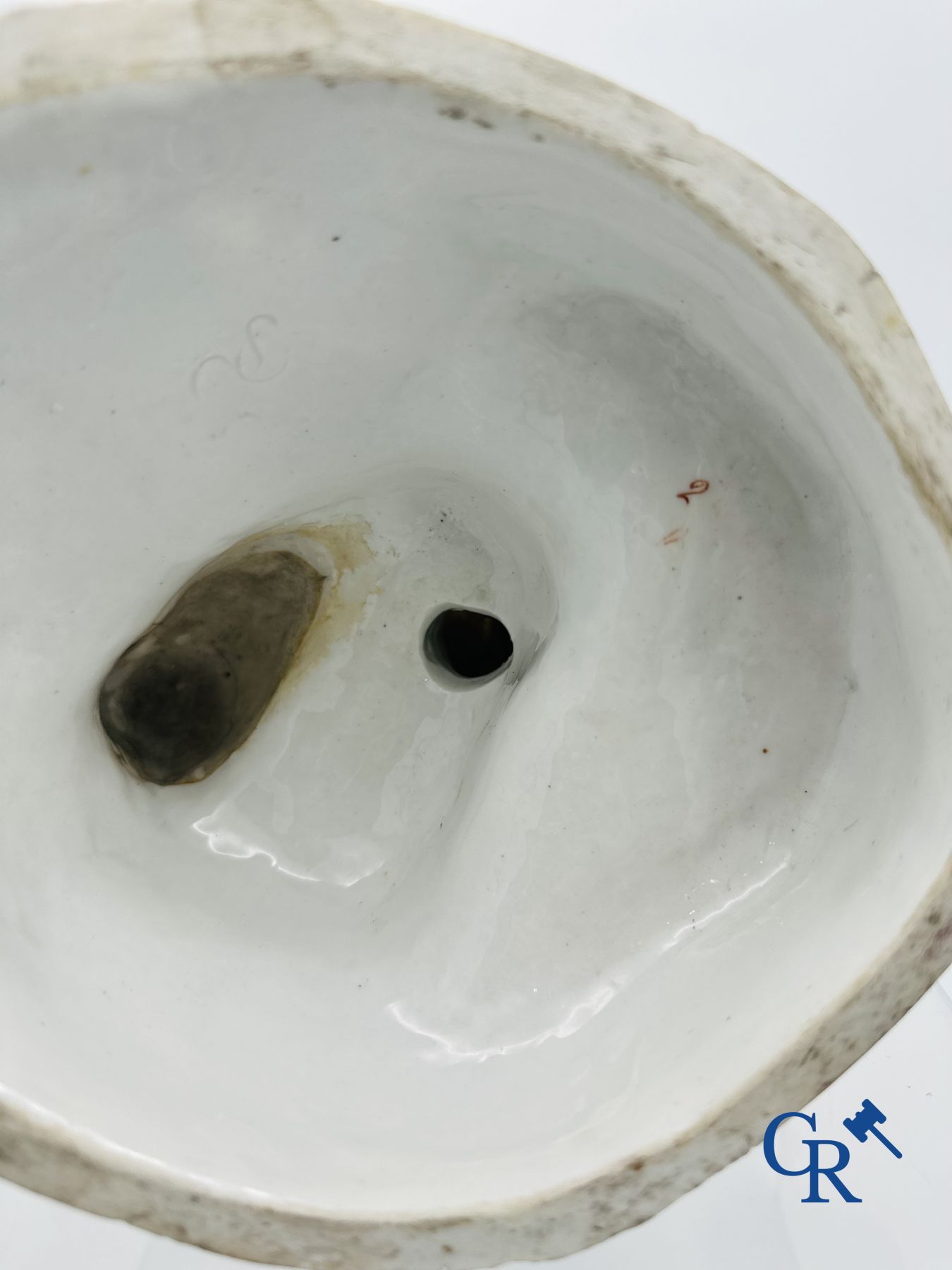 Meissen, 18th century. Group in fine porcelain depicting a couple in love.