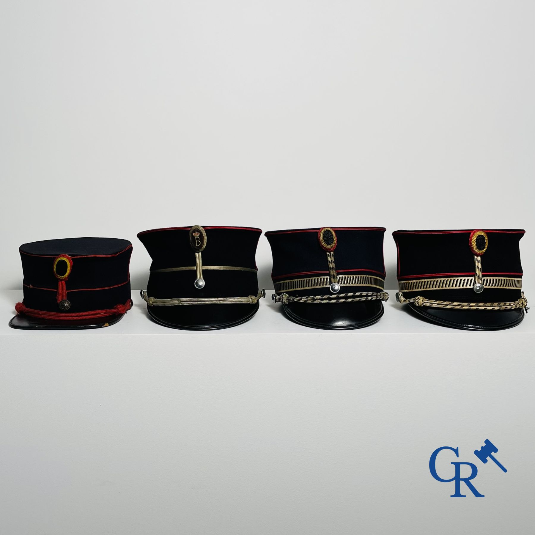 Burgerwacht België (1830 - 1914). Kepie van de Garde Civique en 3 kepies van de Belgische politie/gendarmerie.