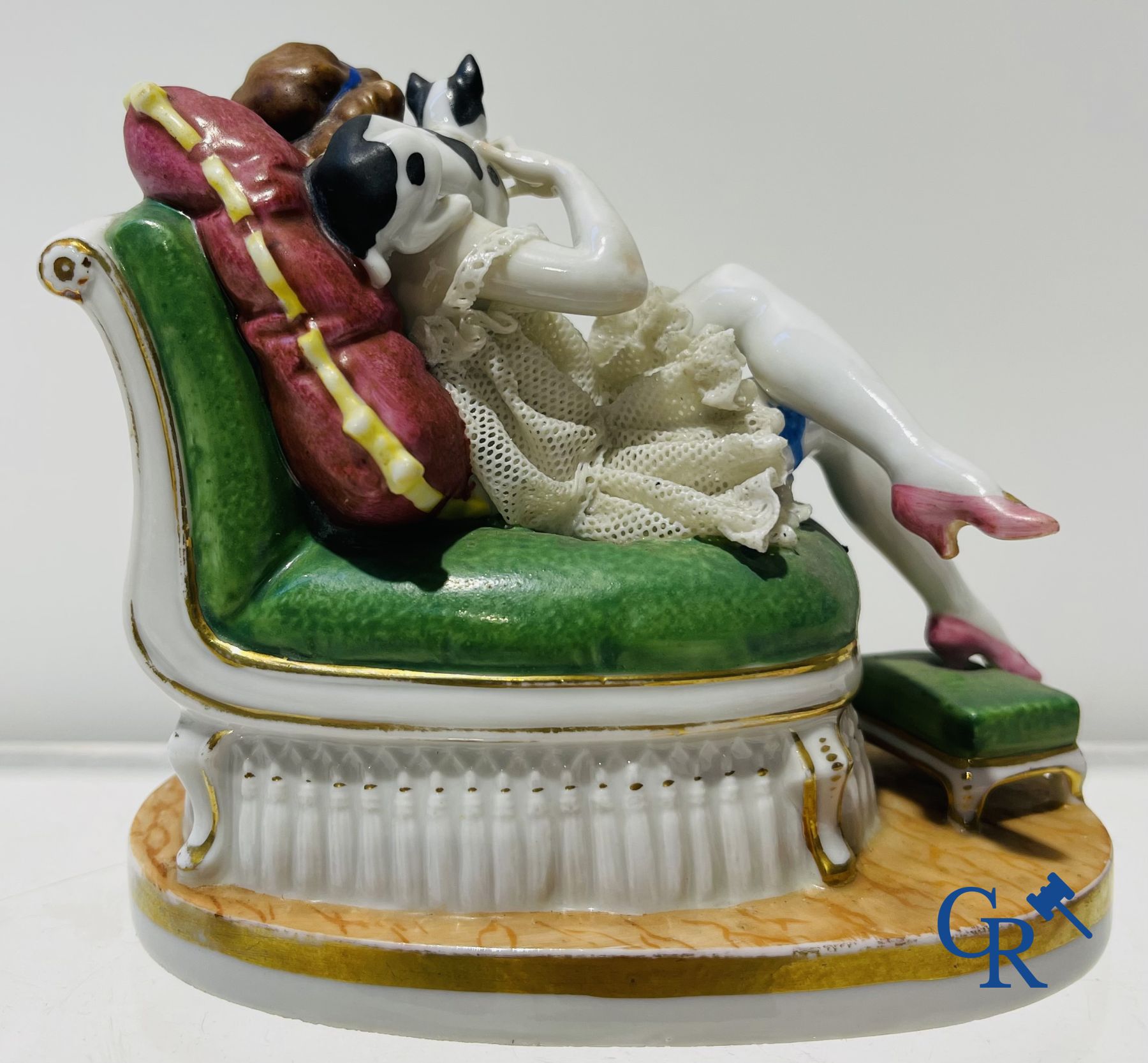 Porcelain: In the manner of Volkstedt Rudolstadt. 2 figurines in lace porcelain.