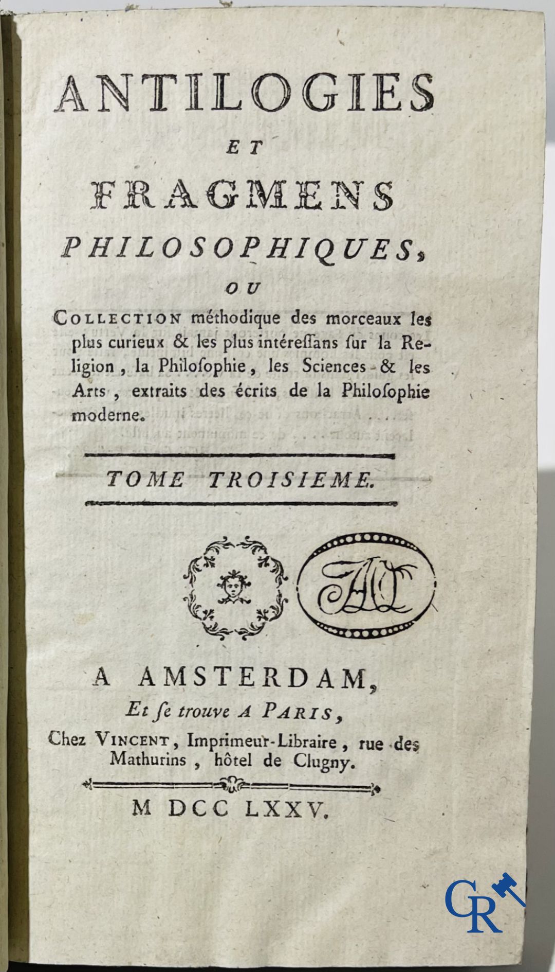 Oude boekdrukken: Abbé de Fontenay (4 volumes) 1774 en Les oeuvres de monsieur de Crébillon (3 volumes) 1754.