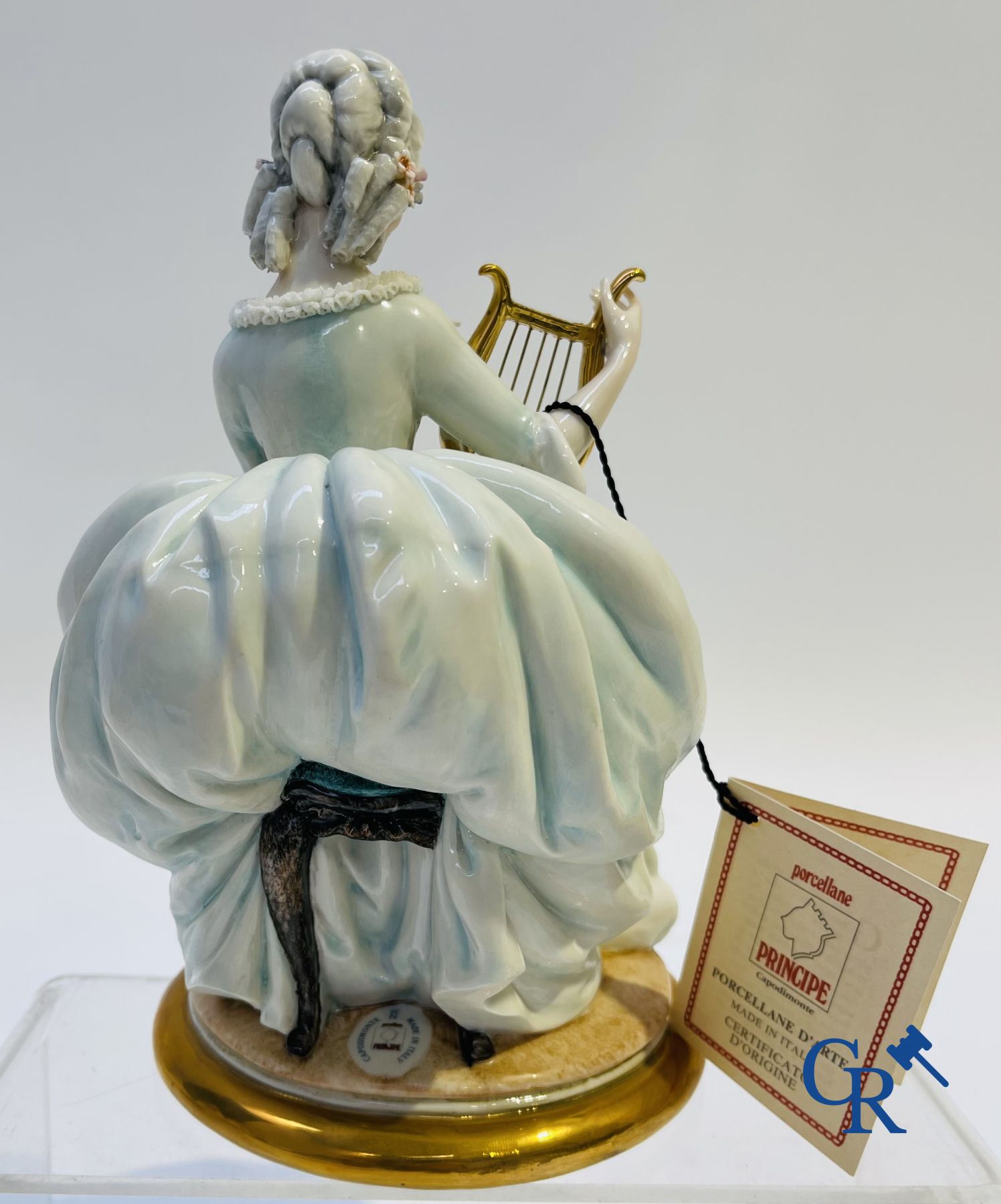 Porselein: Capodimonte: 3 groepen in Italiaans porselein met kant.