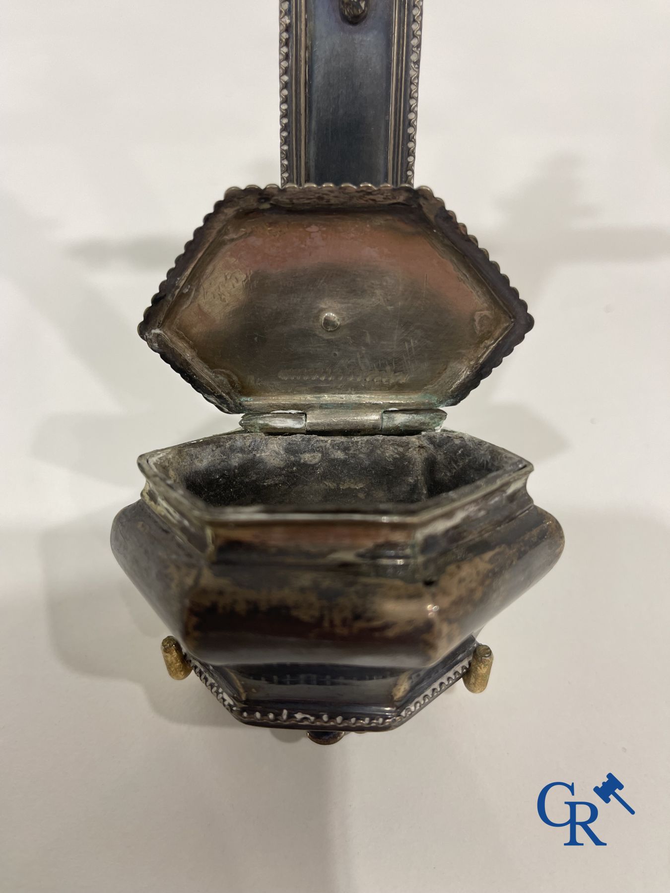 A lot of 9 pieces of various religious objects in silver. 18th-19th century