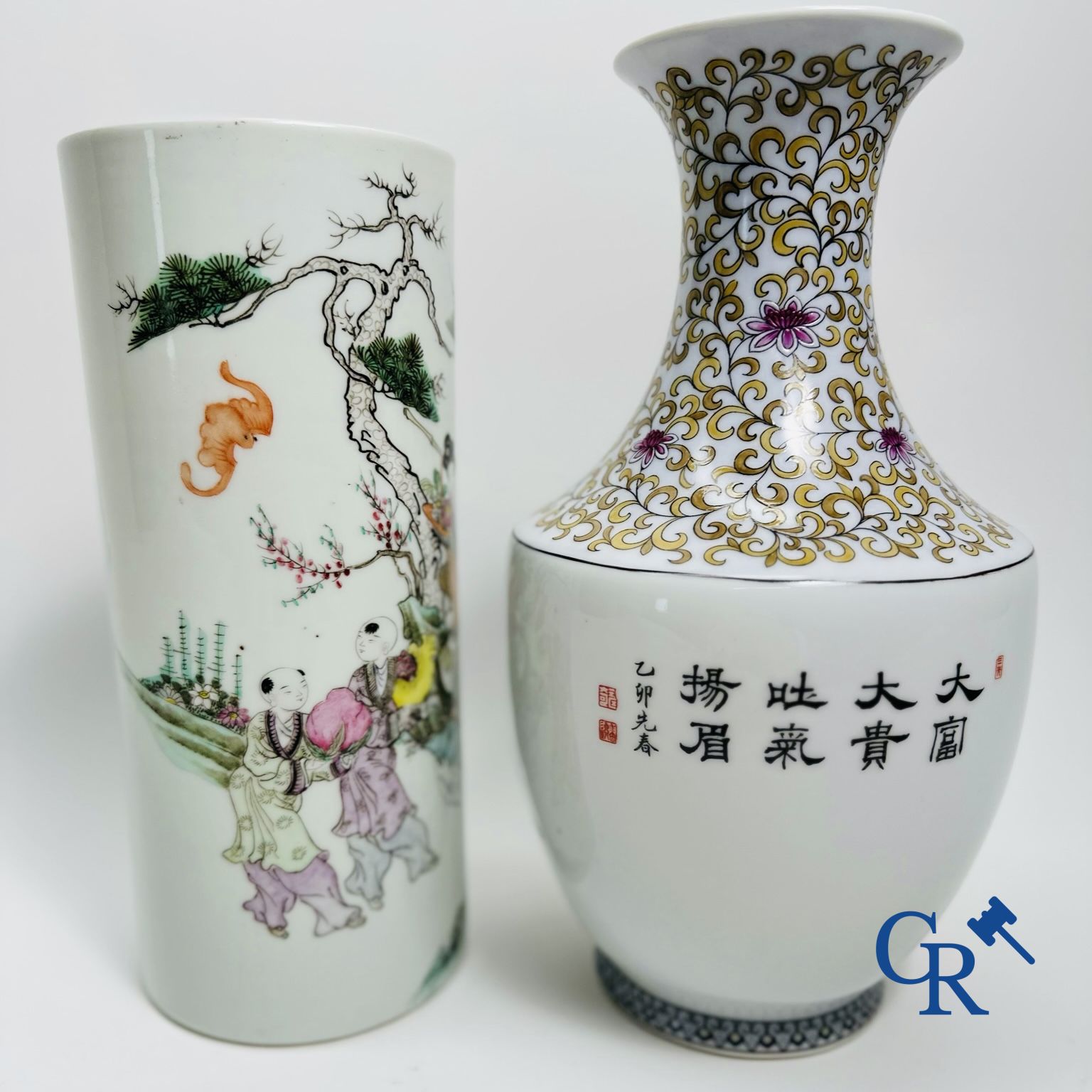 Chinese porcelain: Lot of 2 Chinese vases.