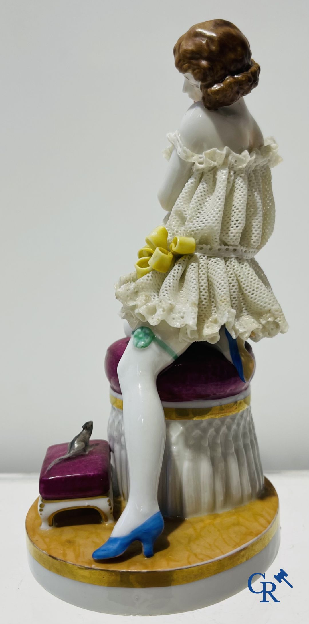 Porcelain: In the manner of Volkstedt Rudolstadt. 2 figurines in lace porcelain.