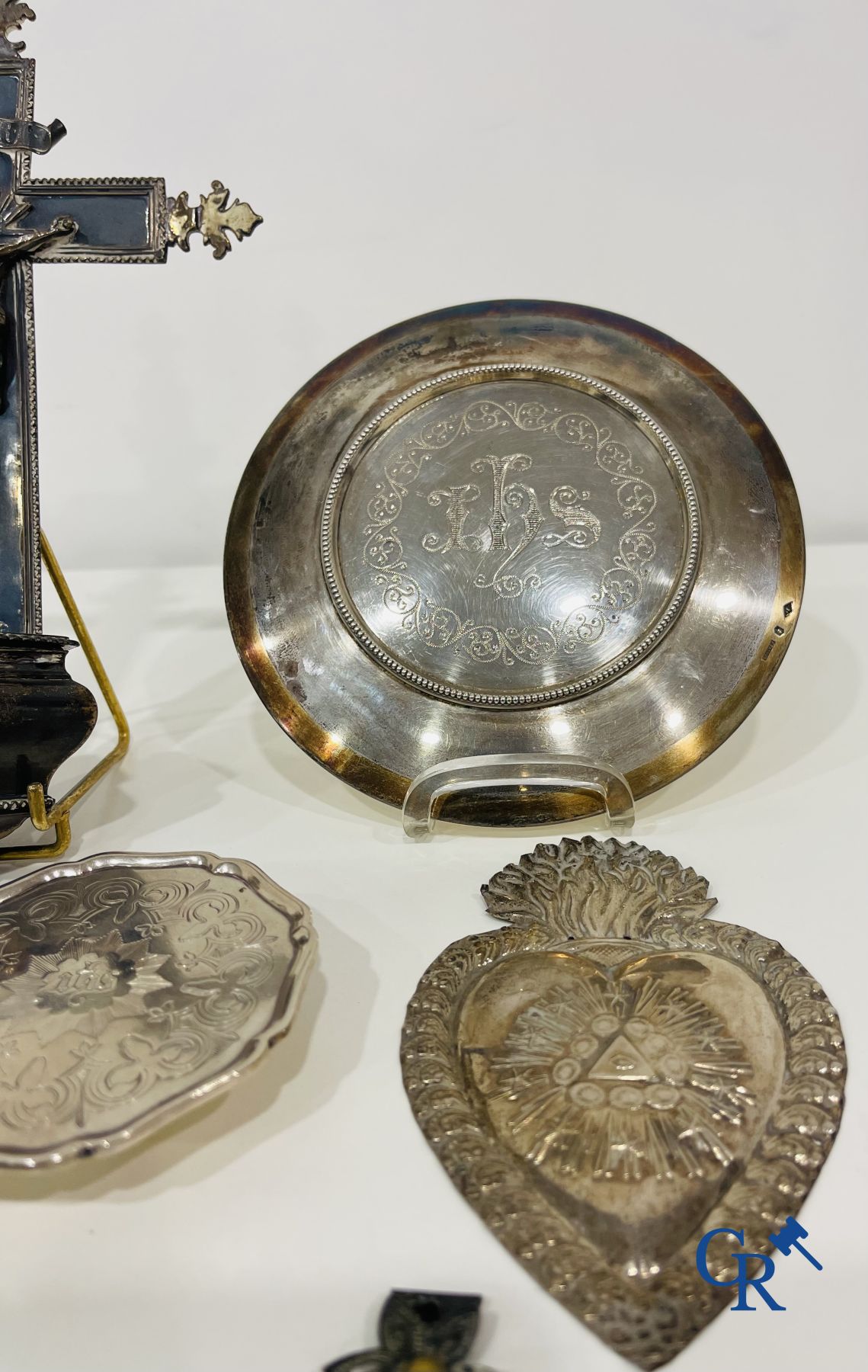 A lot of 9 pieces of various religious objects in silver. 18th-19th century