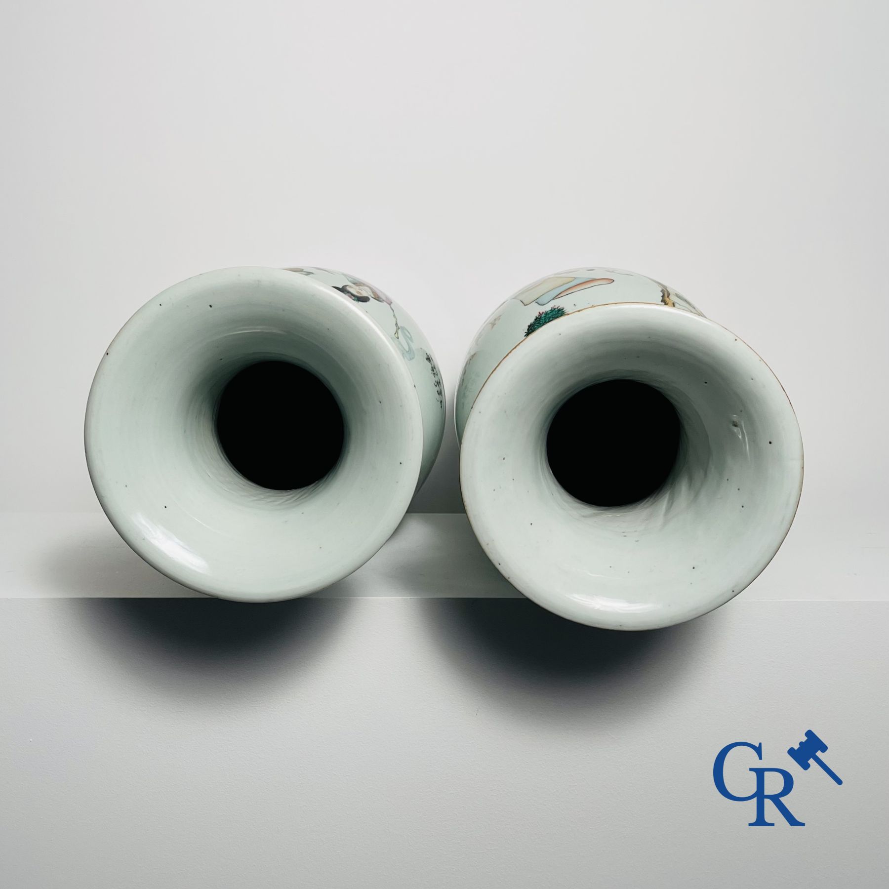 Chinees Porselein: 2 Chinese vazen republiek periode.