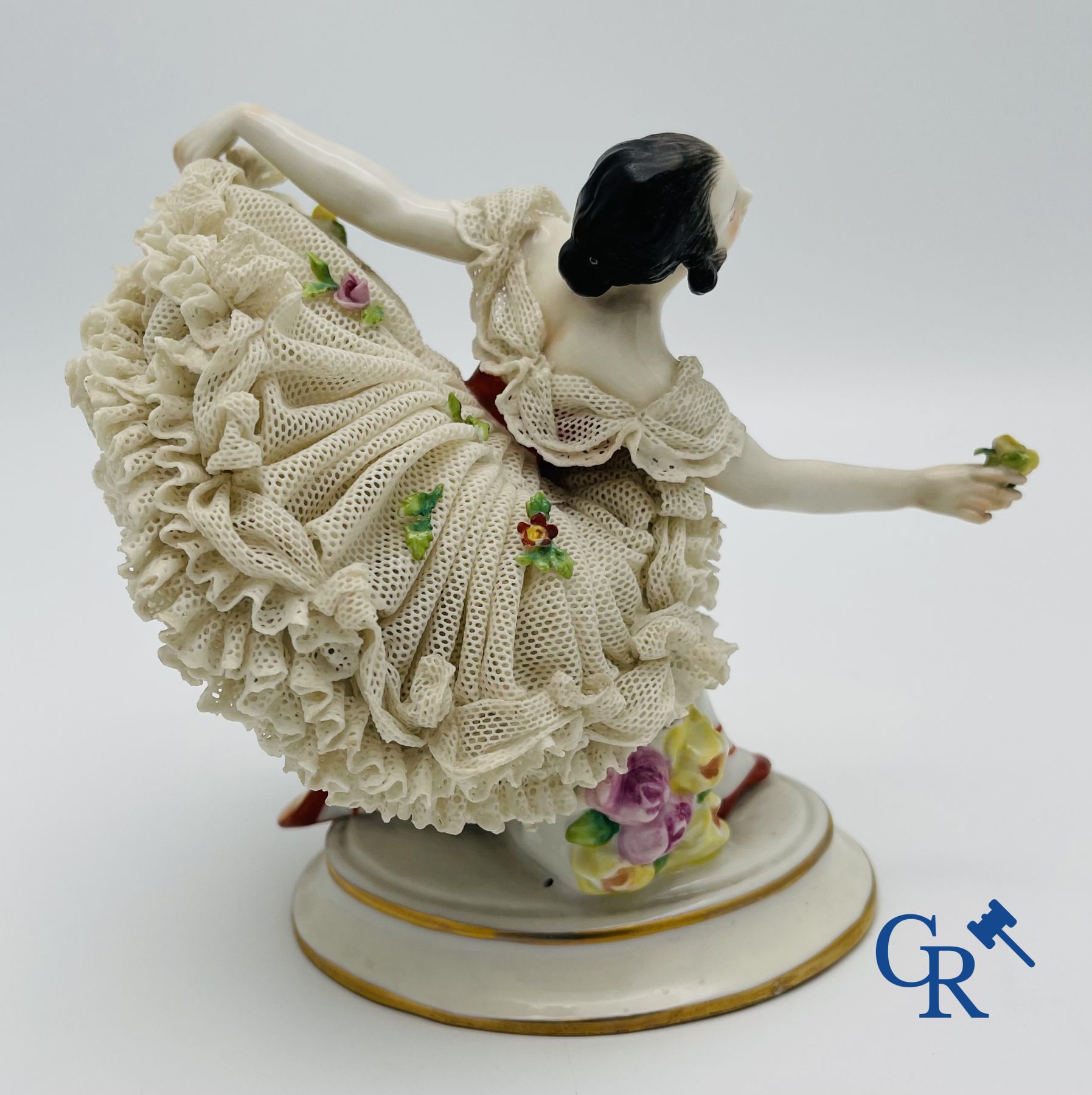 Volkstedt Rudolstadt: 3 dancers in fine porcelain, lace porcelain.