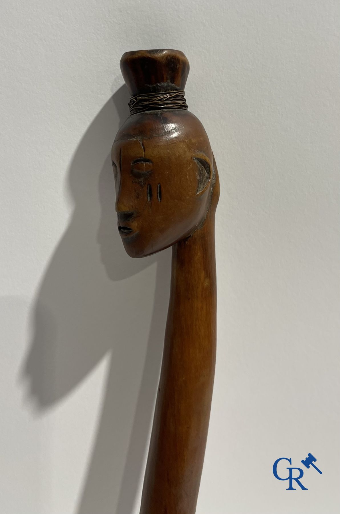 Afrikaanse kunst: Een gesculpteerde houten staf.
