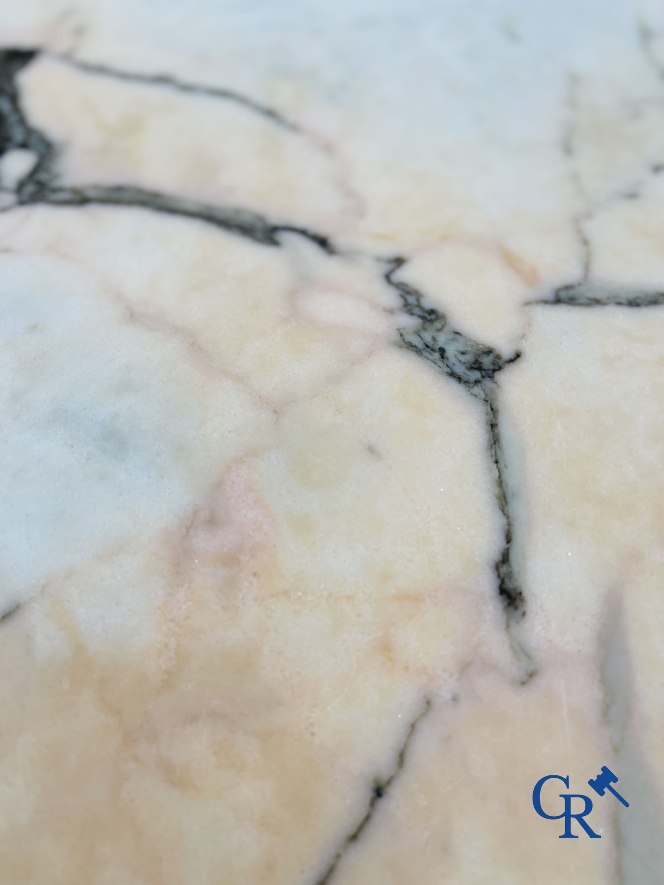 Belgo Chrom: Mooie grote eettafel met marmer blad. Periode 1980.