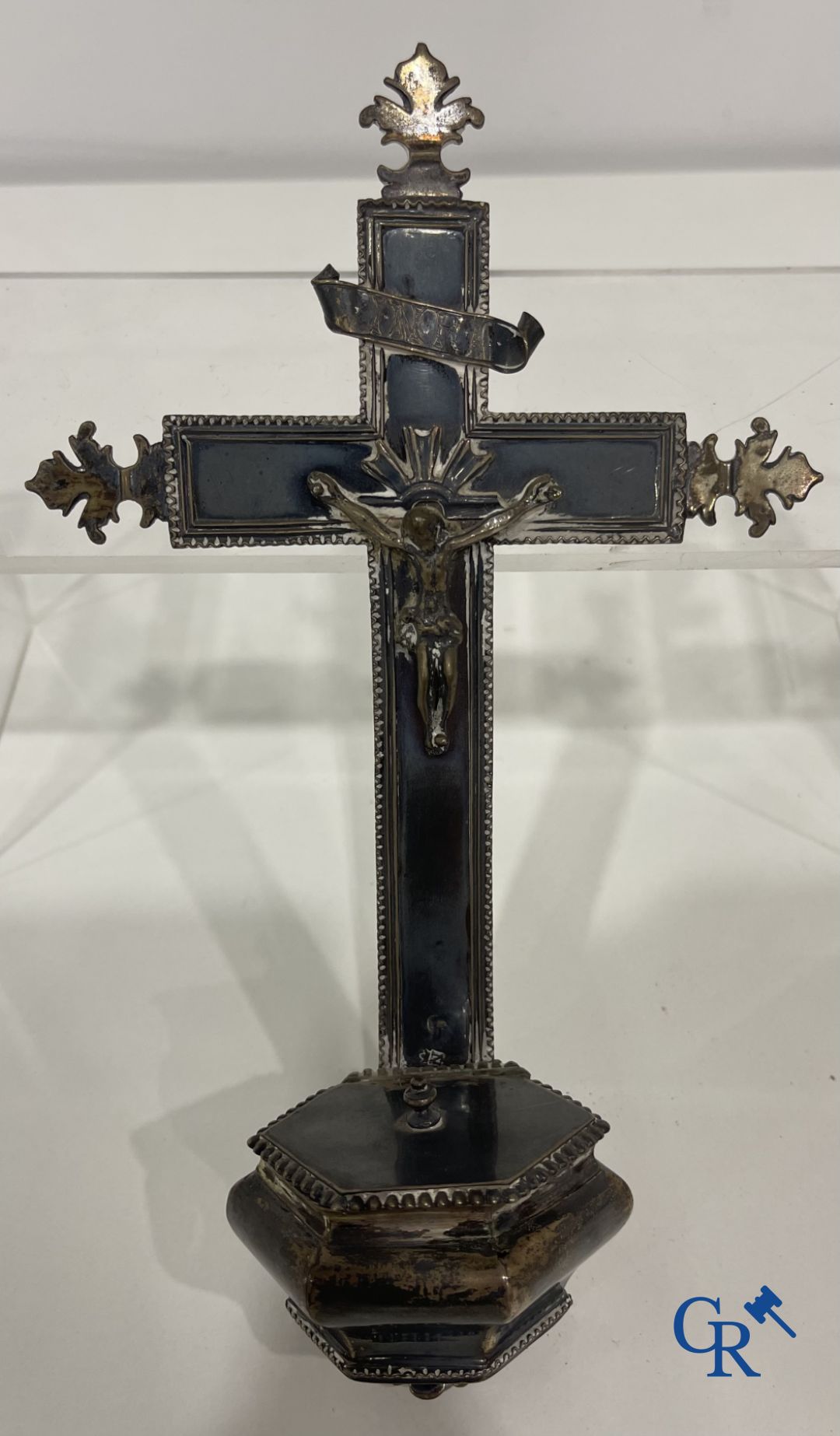 A lot of 9 pieces of various religious objects in silver. 18th-19th century