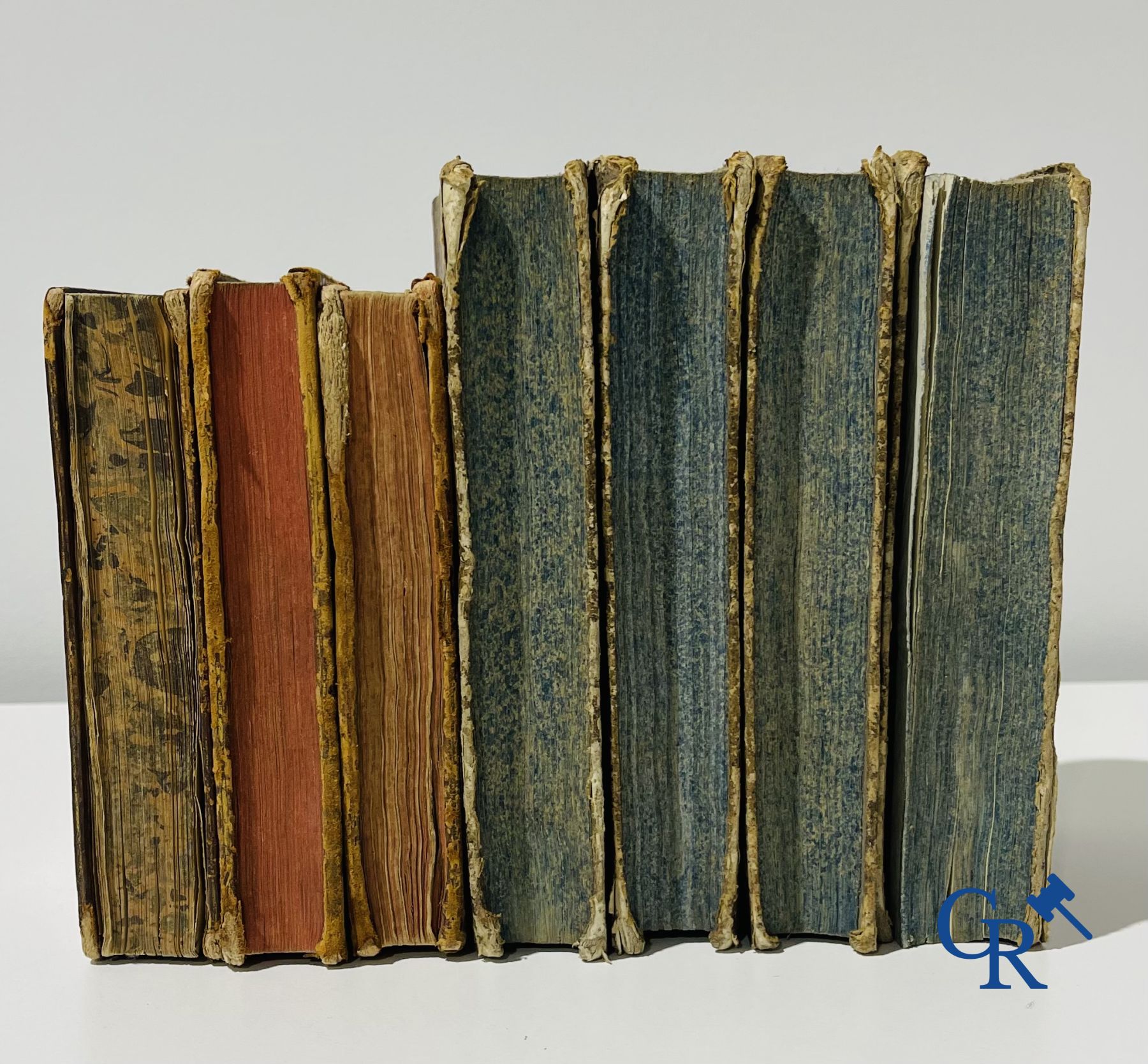 Oude boekdrukken: Abbé de Fontenay (4 volumes) 1774 en Les oeuvres de monsieur de Crébillon (3 volumes) 1754.