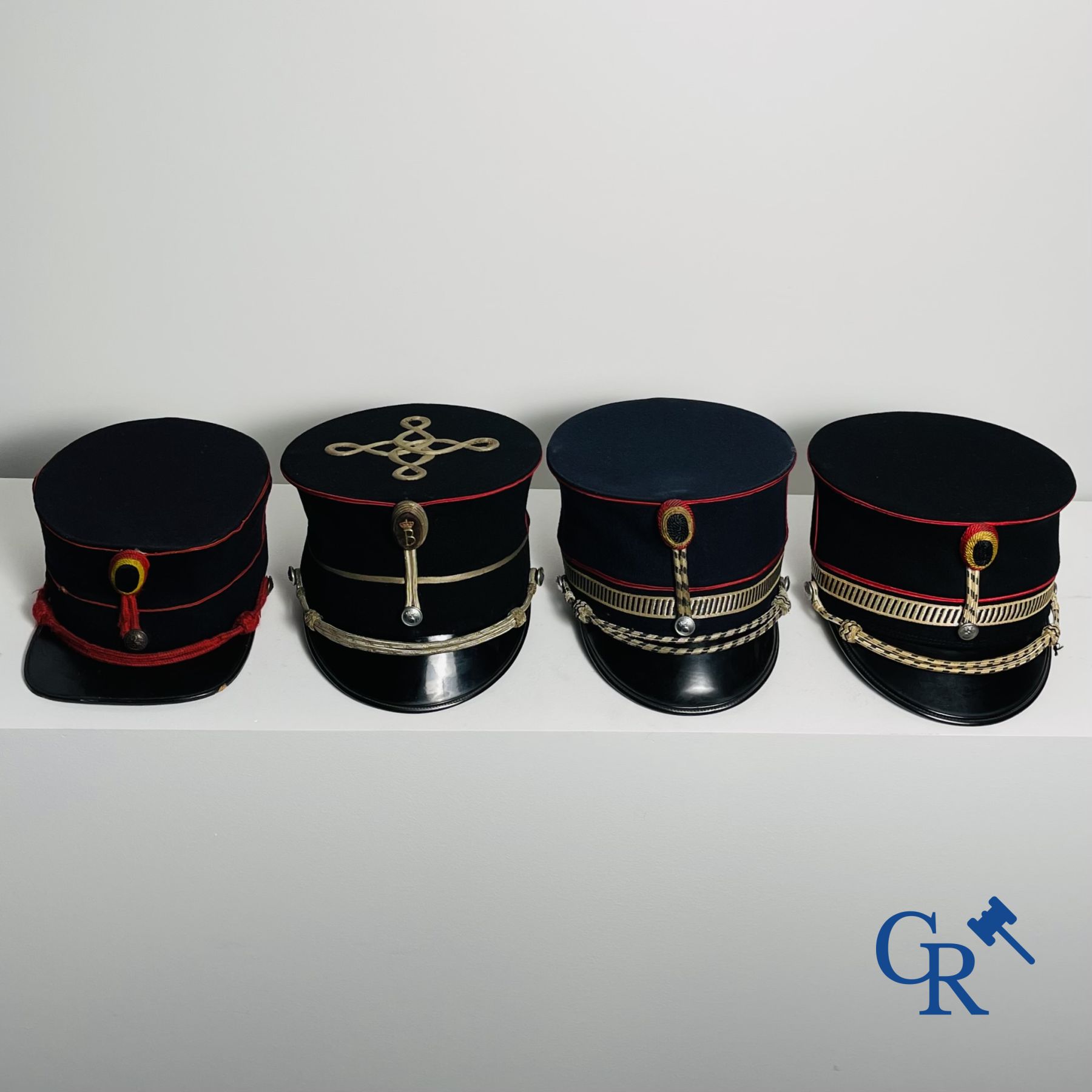 Burgerwacht België (1830 - 1914). Kepie van de Garde Civique en 3 kepies van de Belgische politie/gendarmerie.