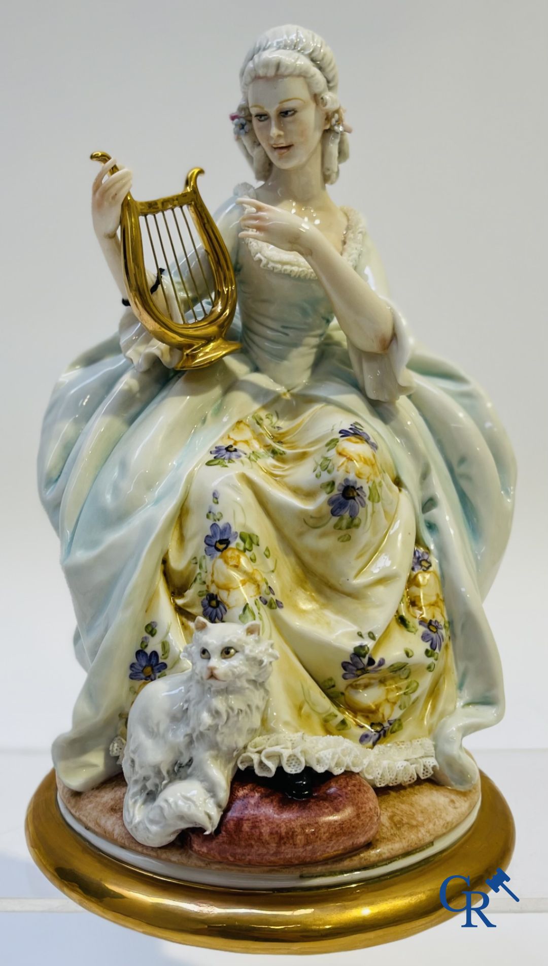 Porselein: Capodimonte: 3 groepen in Italiaans porselein met kant.