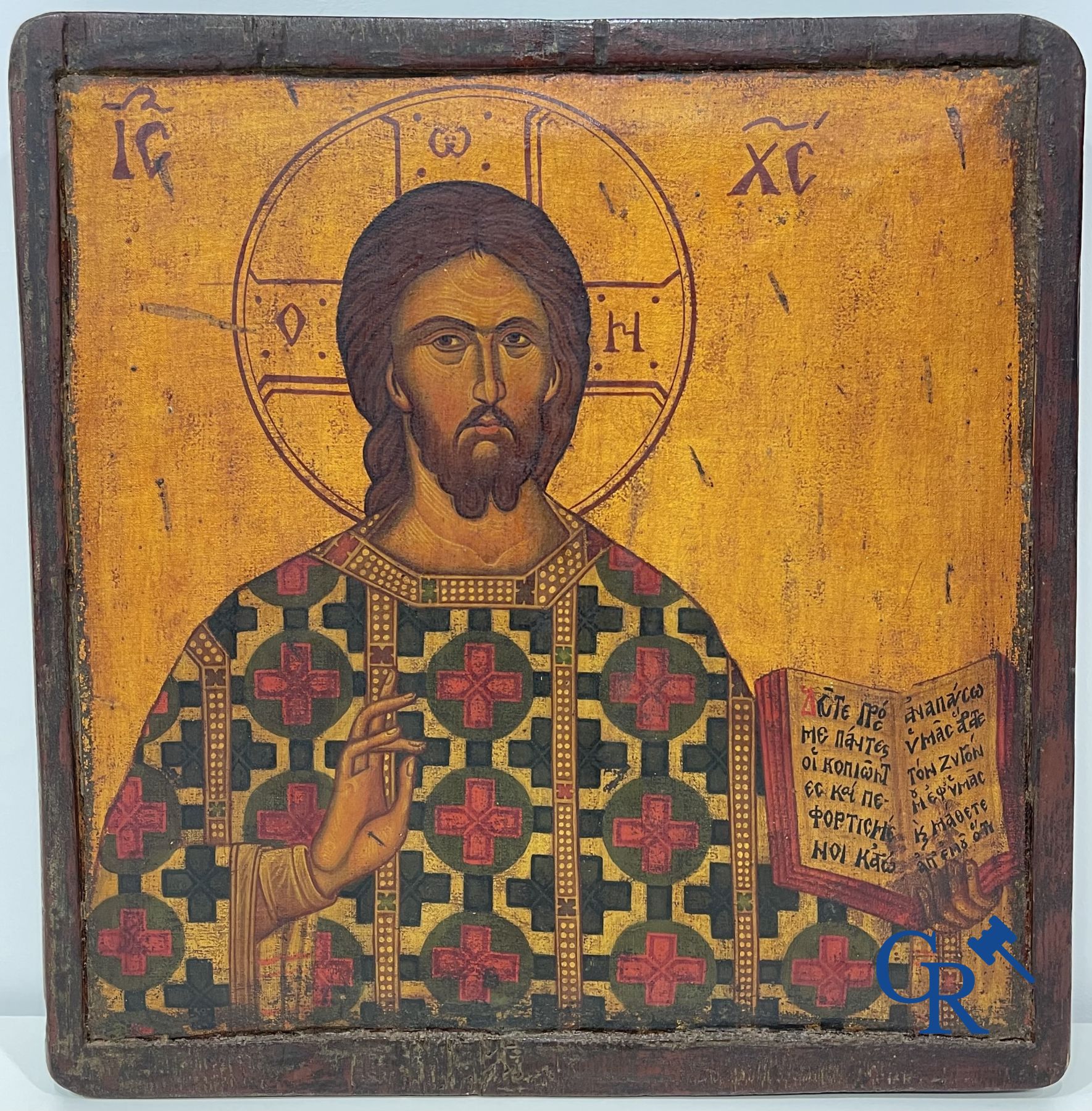 2 ikonen: Christus Pantocrator en Sint Joris te paard.