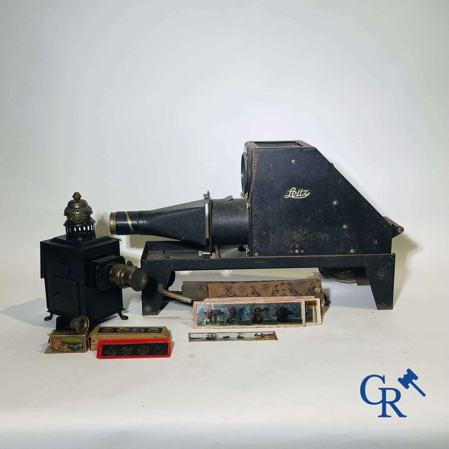 Ernst Leitz Wetzlar Episkop projecter en een "Lanterne Magique"