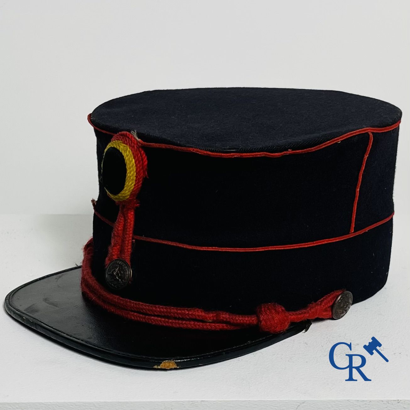 Burgerwacht België (1830 - 1914). Kepie van de Garde Civique en 3 kepies van de Belgische politie/gendarmerie.