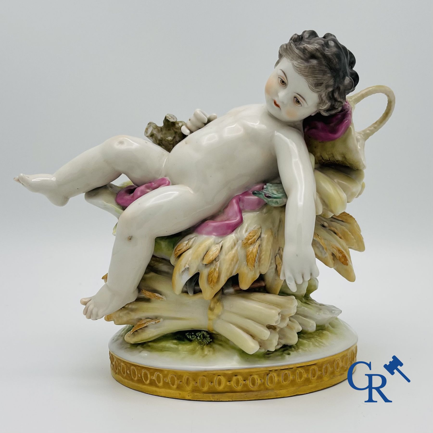 Volkstedt Rudolstadt: Liggende cupido. Gemerkt.