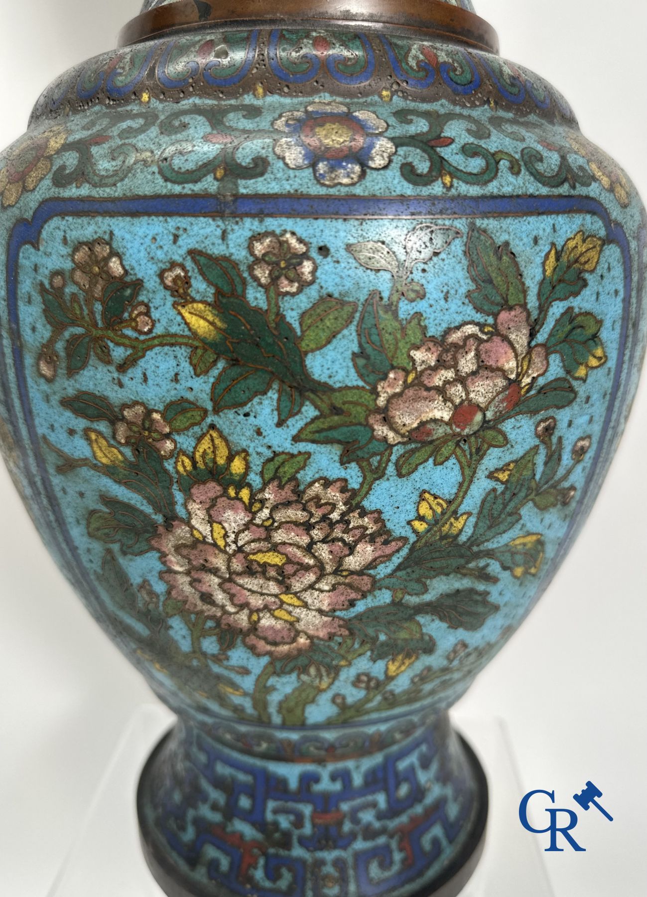Chinese baluster-shaped vase in bronze and cloisonné. 19th century.