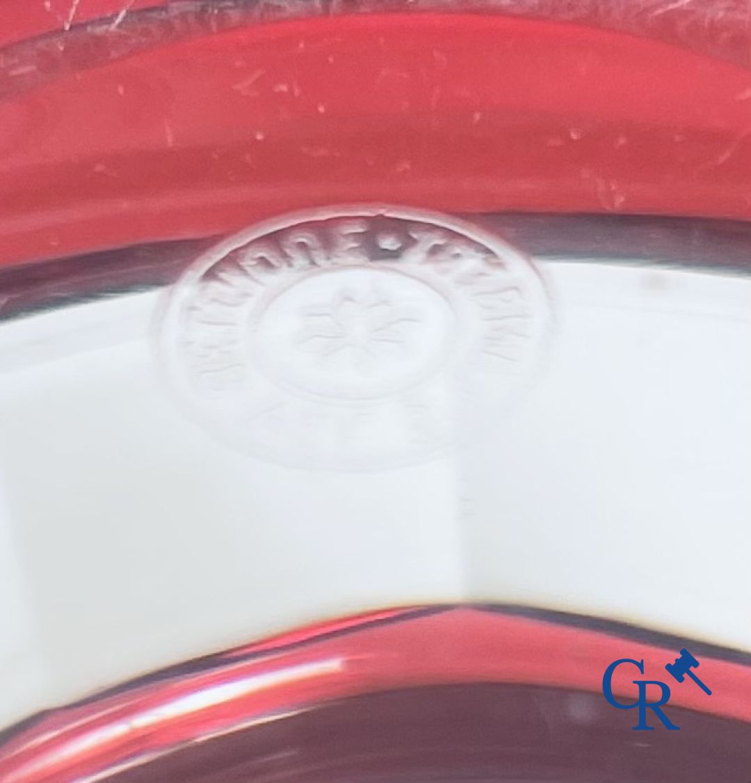 Val Saint Lambert: 6 waterglazen Metternich, 2 rose waterglazen Danse de flore en een Art deco vaas.