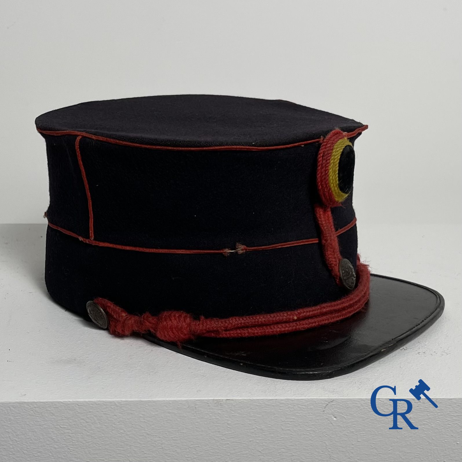 Burgerwacht België (1830 - 1914). Kepie van de Garde Civique en 3 kepies van de Belgische politie/gendarmerie.