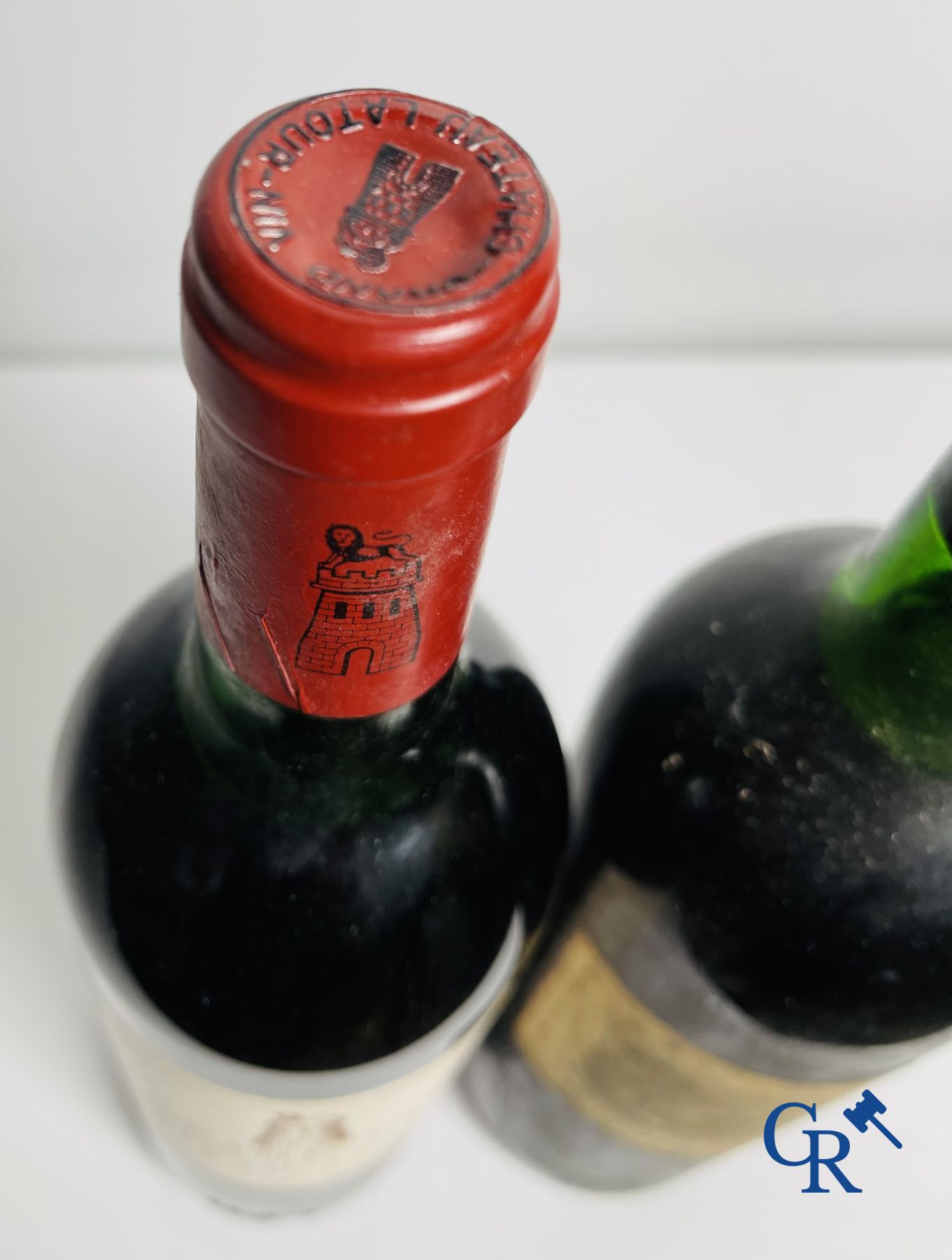 Wijnen. Bordeaux. Château Latour 1977 en Château Lafite Rothschild 1973.