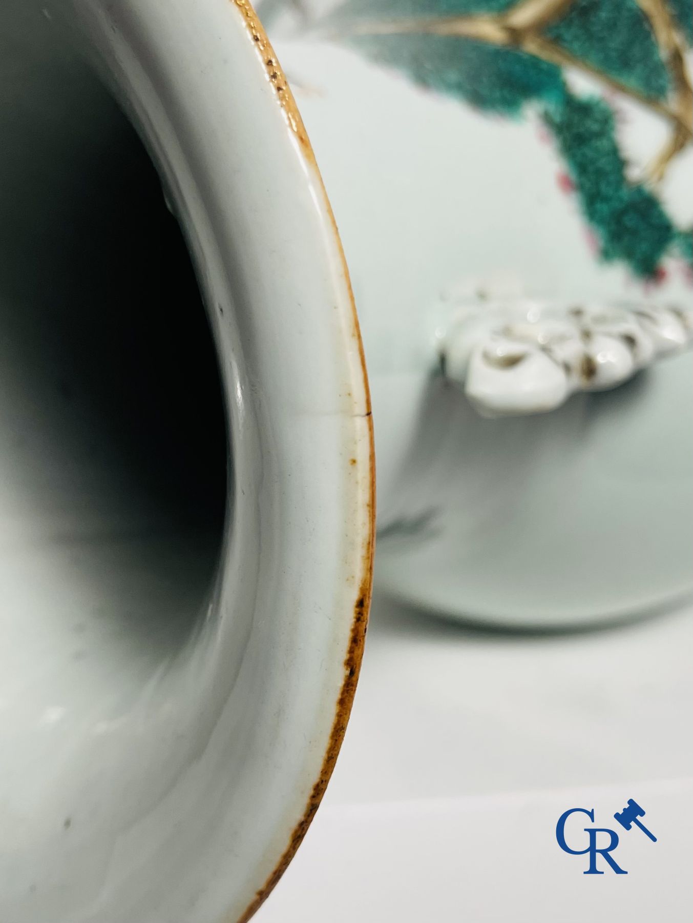 Chinees Porselein: 2 Chinese vazen republiek periode.