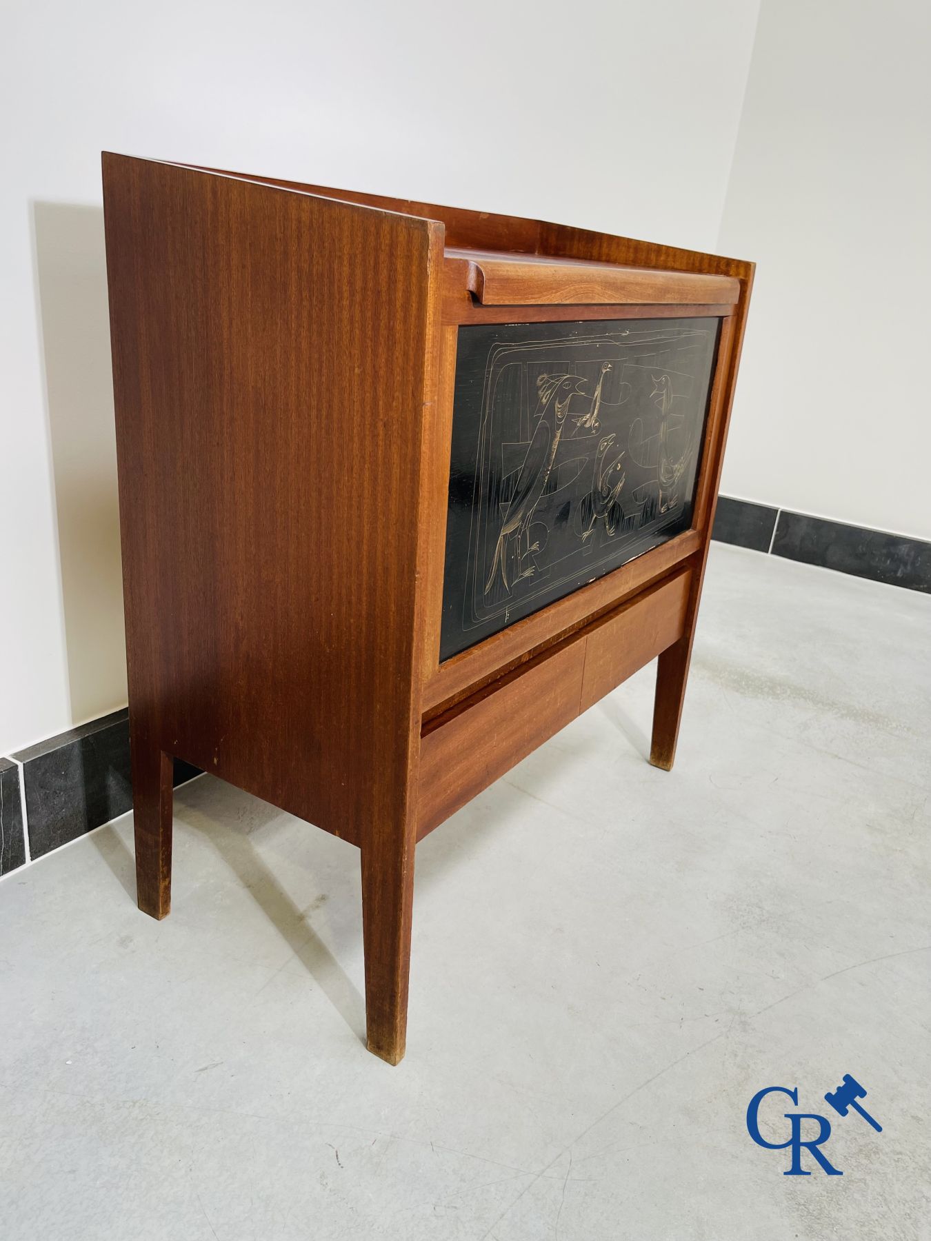 Design: Jaren '50 - 60 bar meubel in exotisch hout met lakwerk.