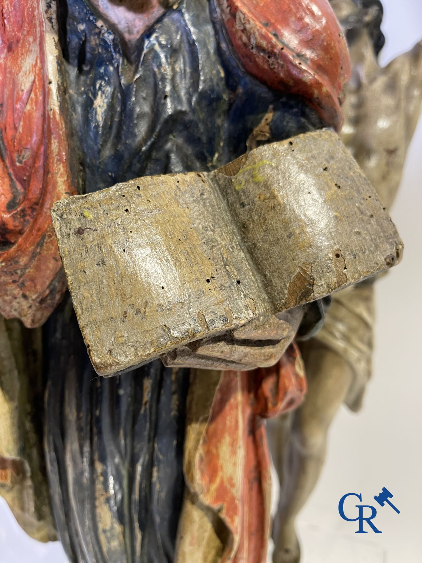 Een kavel met 18de en 19de eeuwse religieuse houtsculpturen.