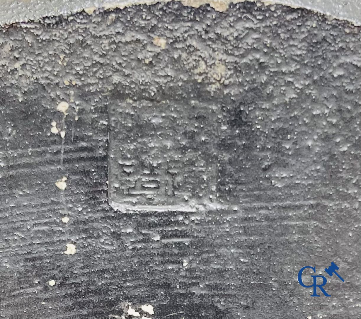 Aziatica: Een grote Chinese wijze in porselein. Gemerkt. 