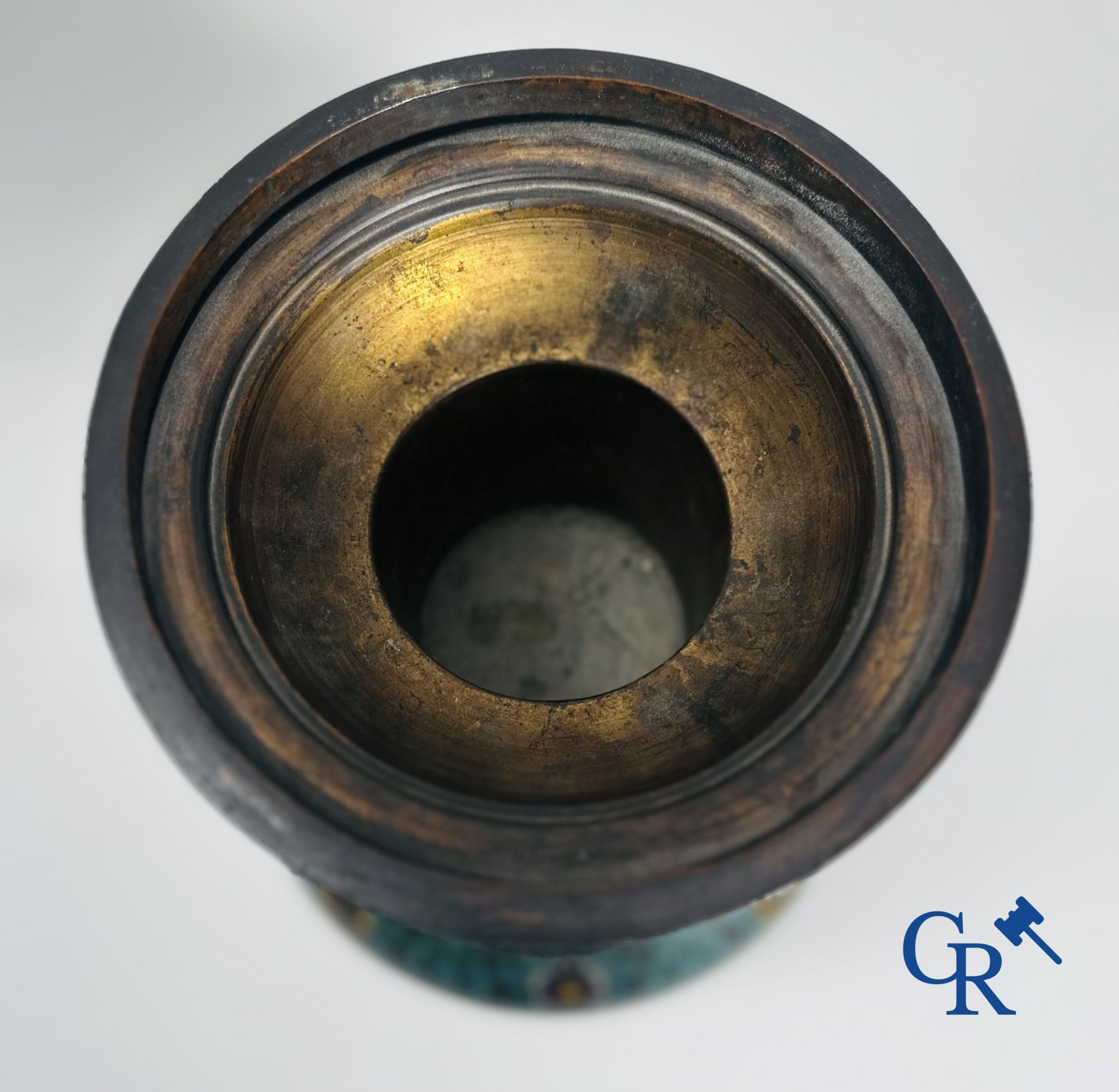 Chinese baluster-shaped vase in bronze and cloisonné. 19th century.