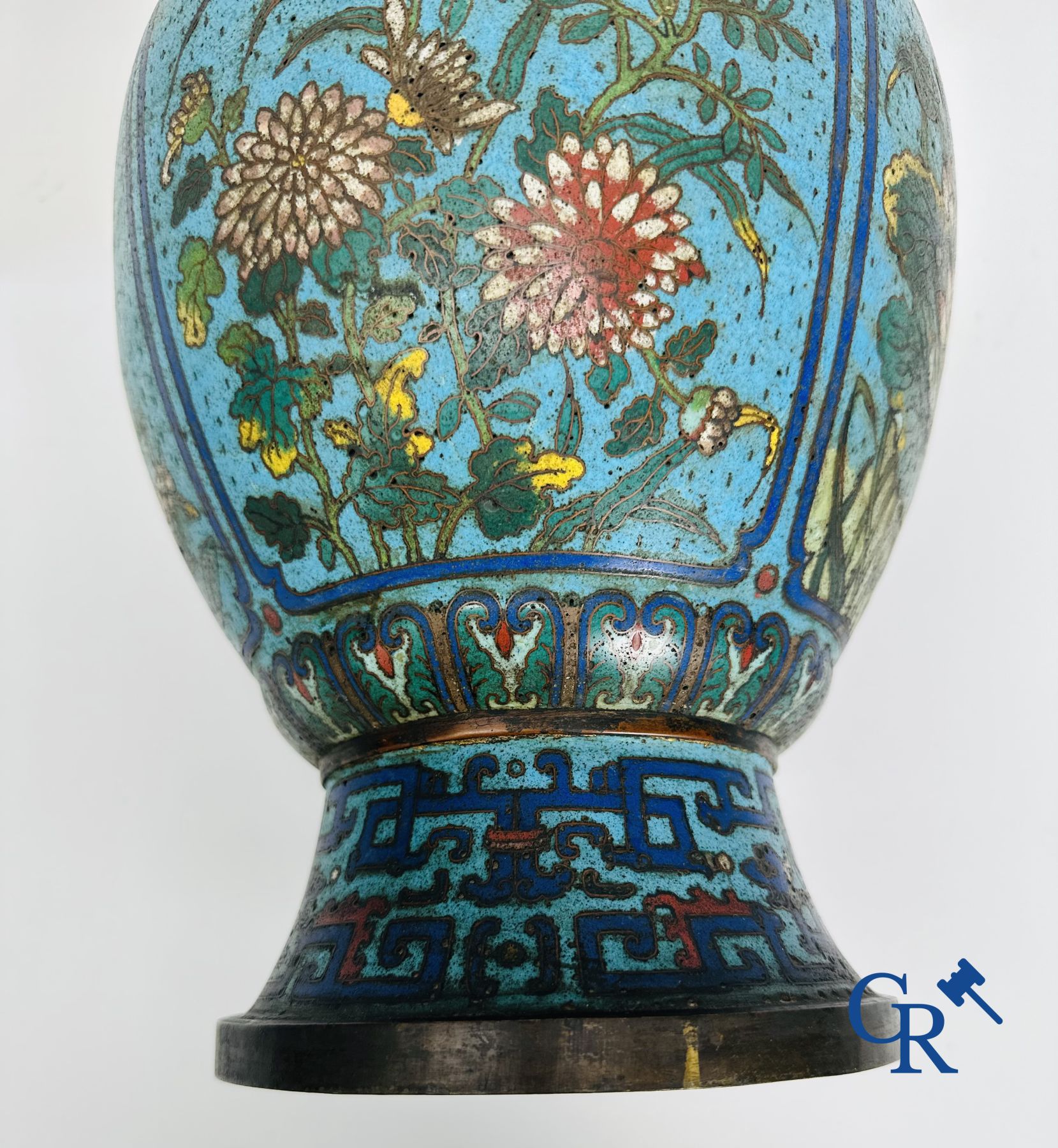 Chinese baluster-shaped vase in bronze and cloisonné. 19th century.