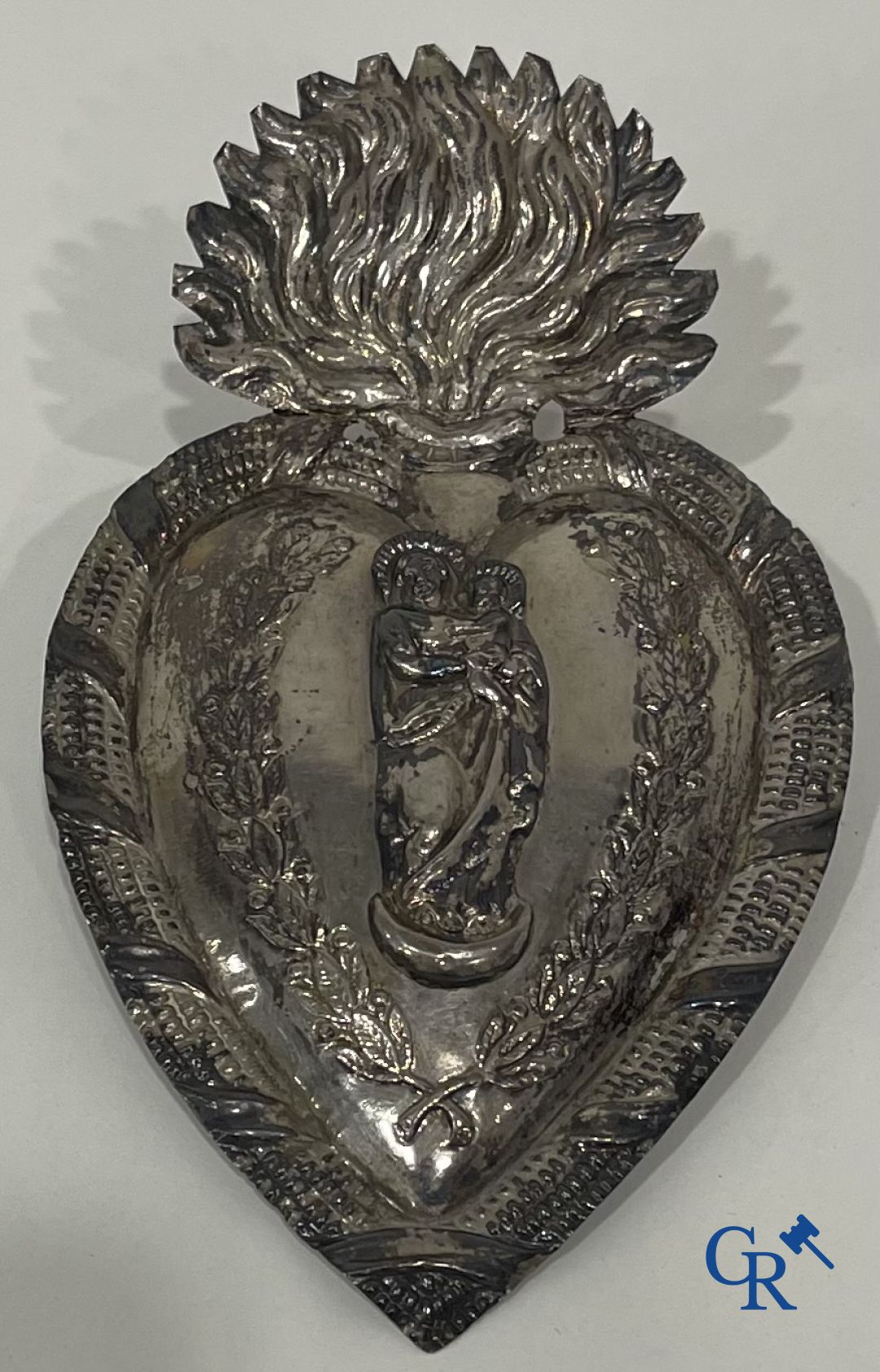 A lot of 9 pieces of various religious objects in silver. 18th-19th century