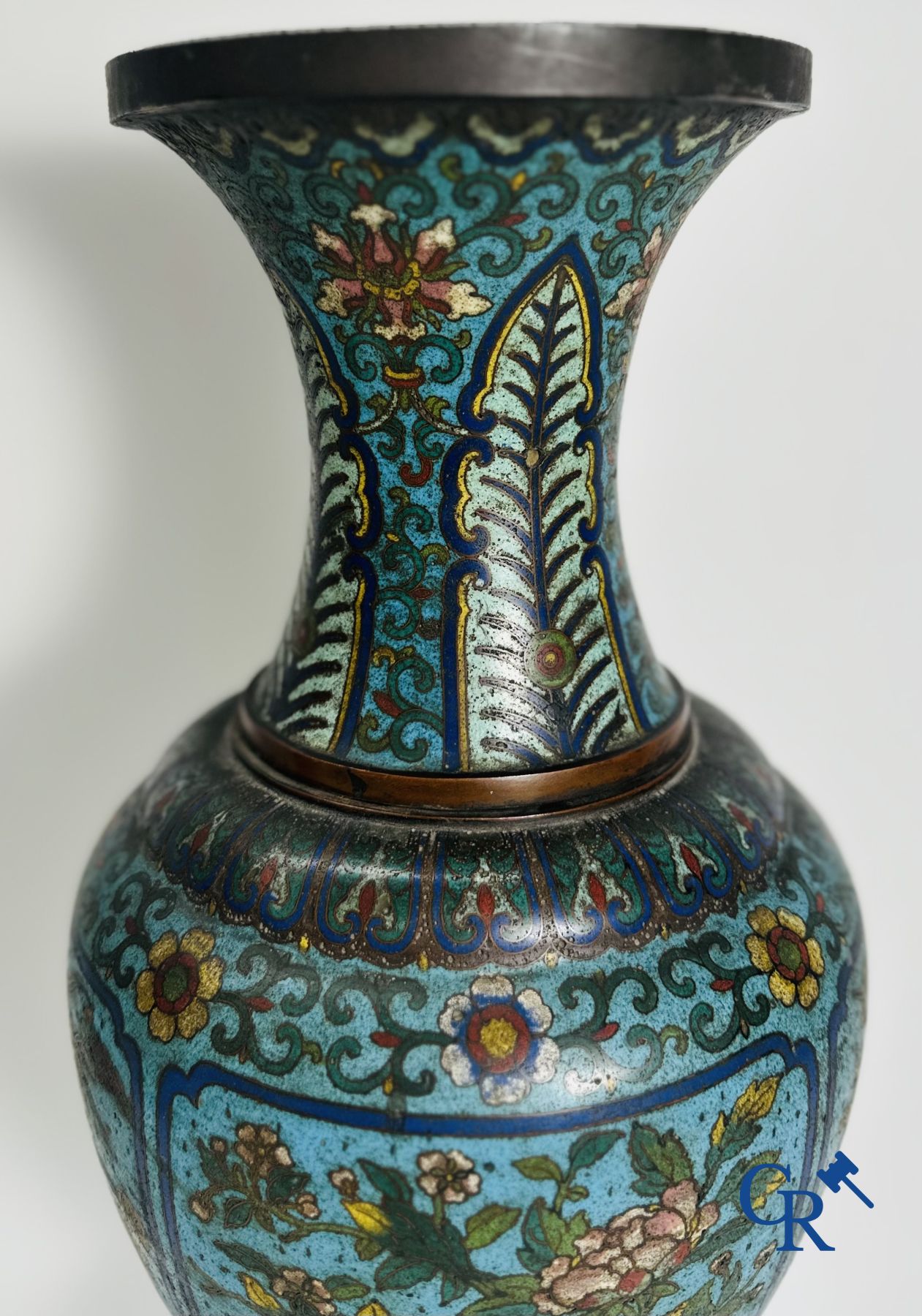 Chinese baluster-shaped vase in bronze and cloisonné. 19th century.
