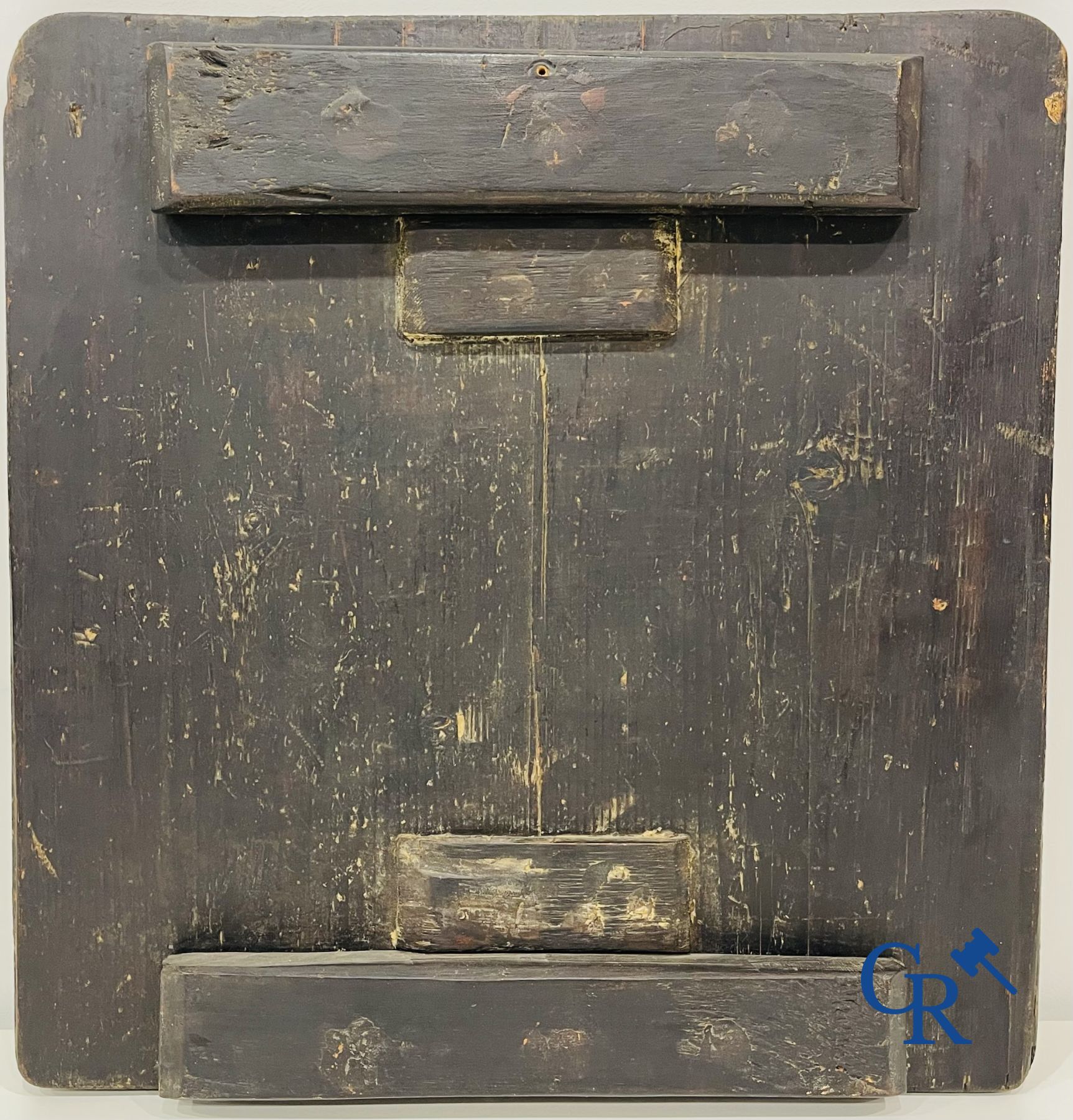 2 ikonen: Christus Pantocrator en Sint Joris te paard.